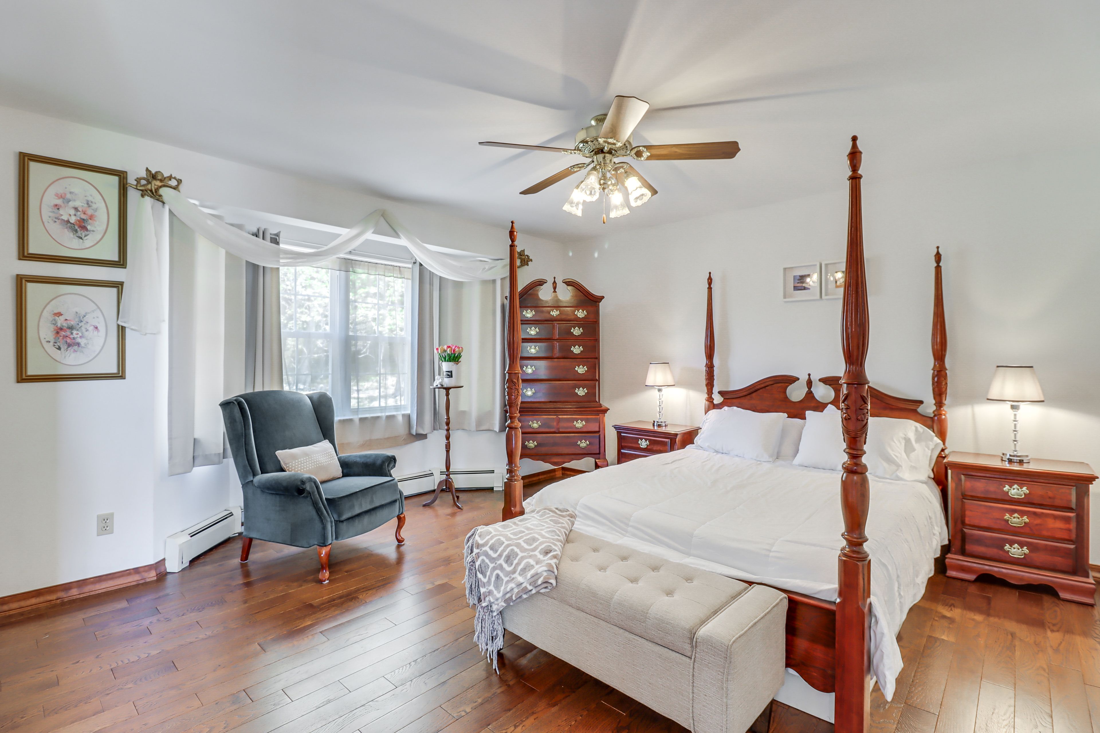 Bedroom 1 | 2nd Floor | Queen Bed | Linens Provided | En-Suite Bathroom