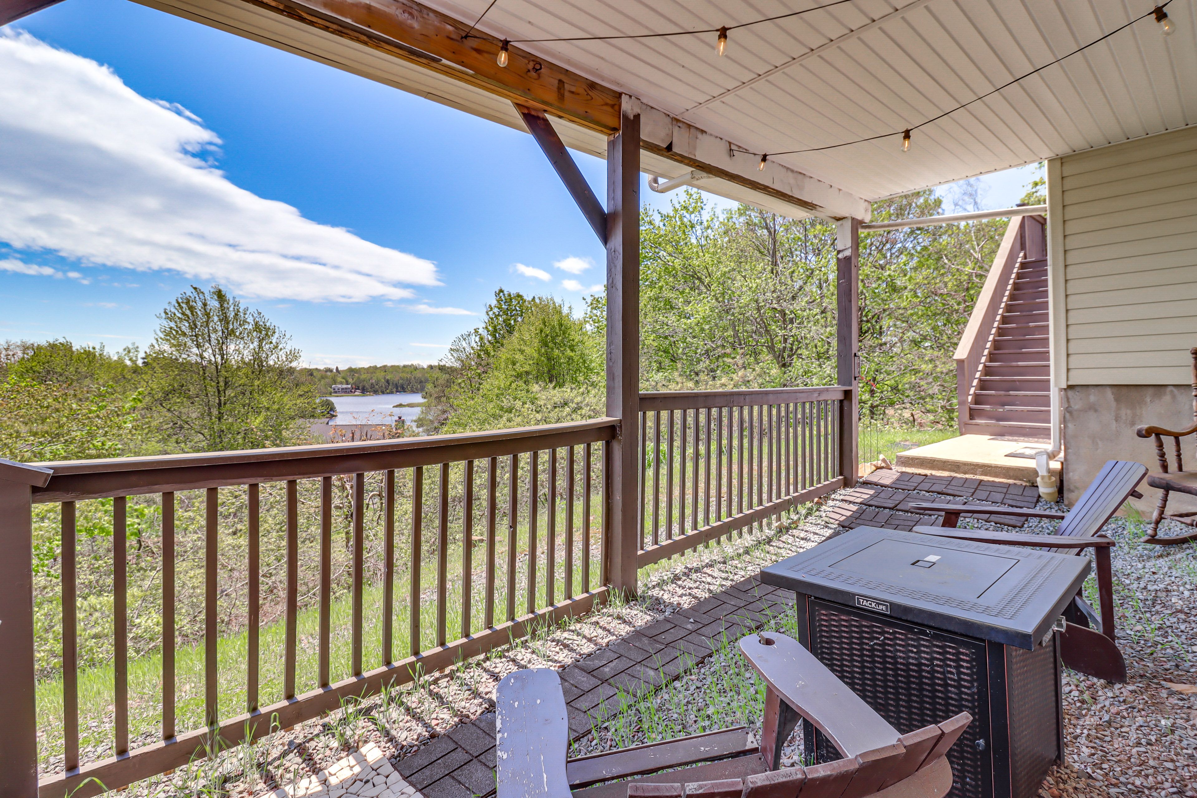 Covered Patio | Gas Fire Pit Table