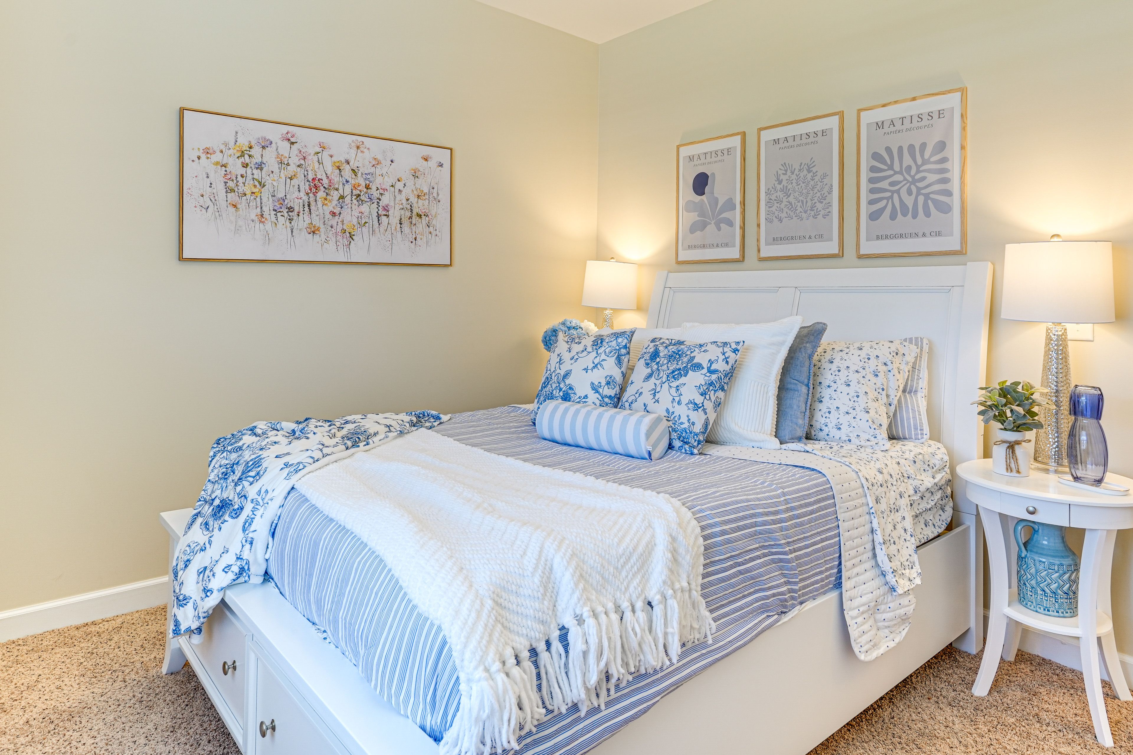 Bedroom 2 | Queen Bed | Smart TV