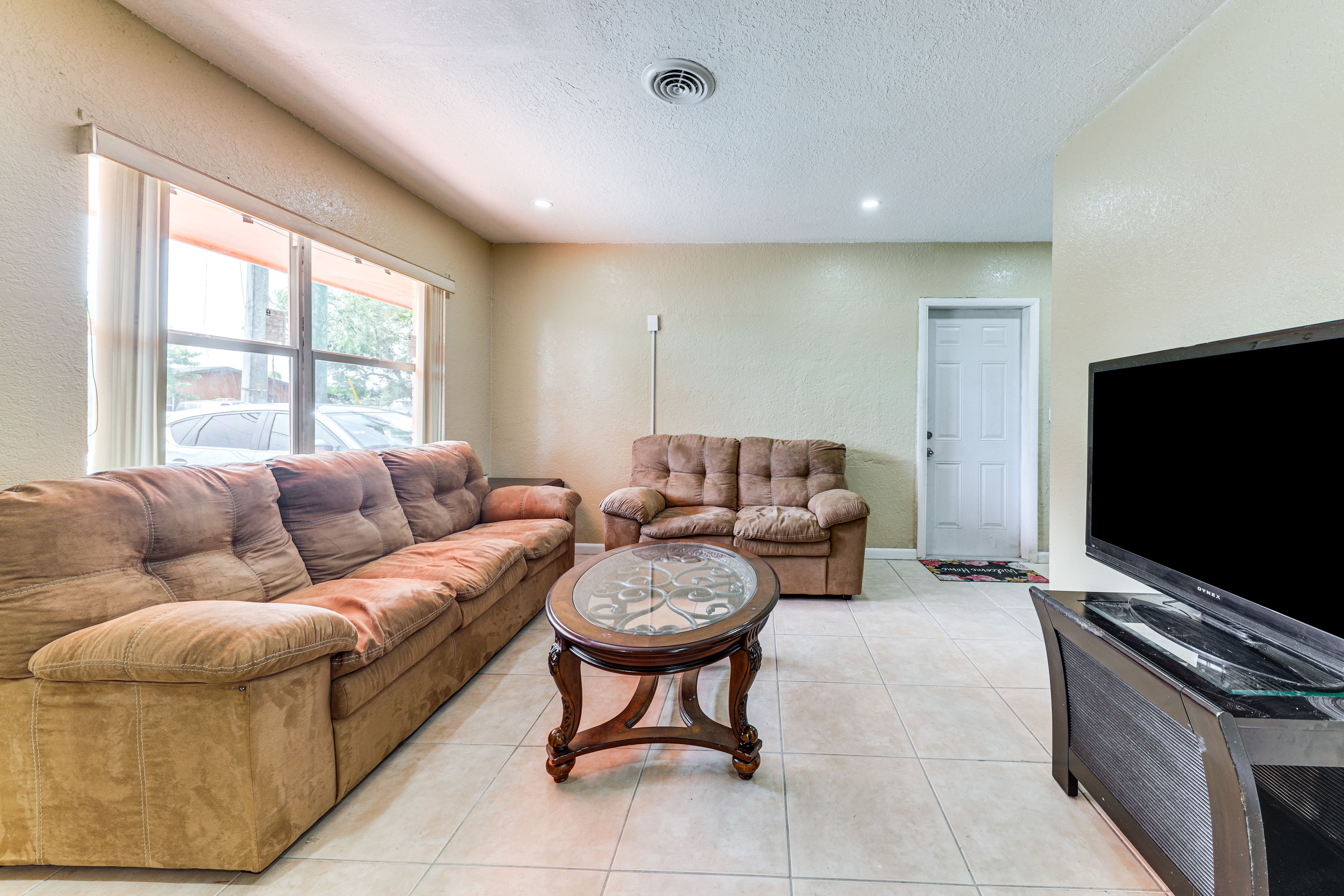 Living Room | Free WiFi | Smart TV | Twin Sleeper Sofa