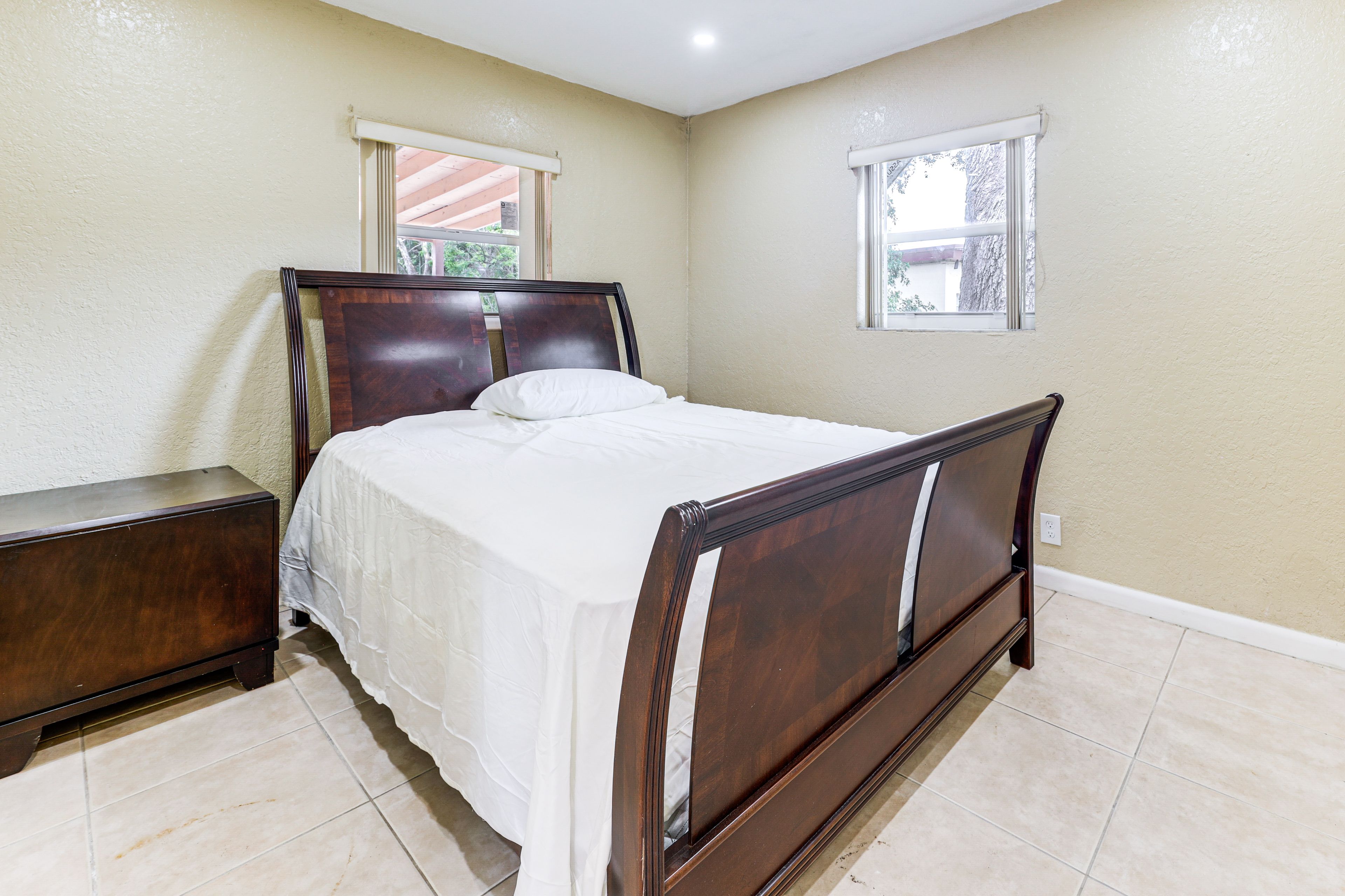 Bedroom 2 | Queen Bed