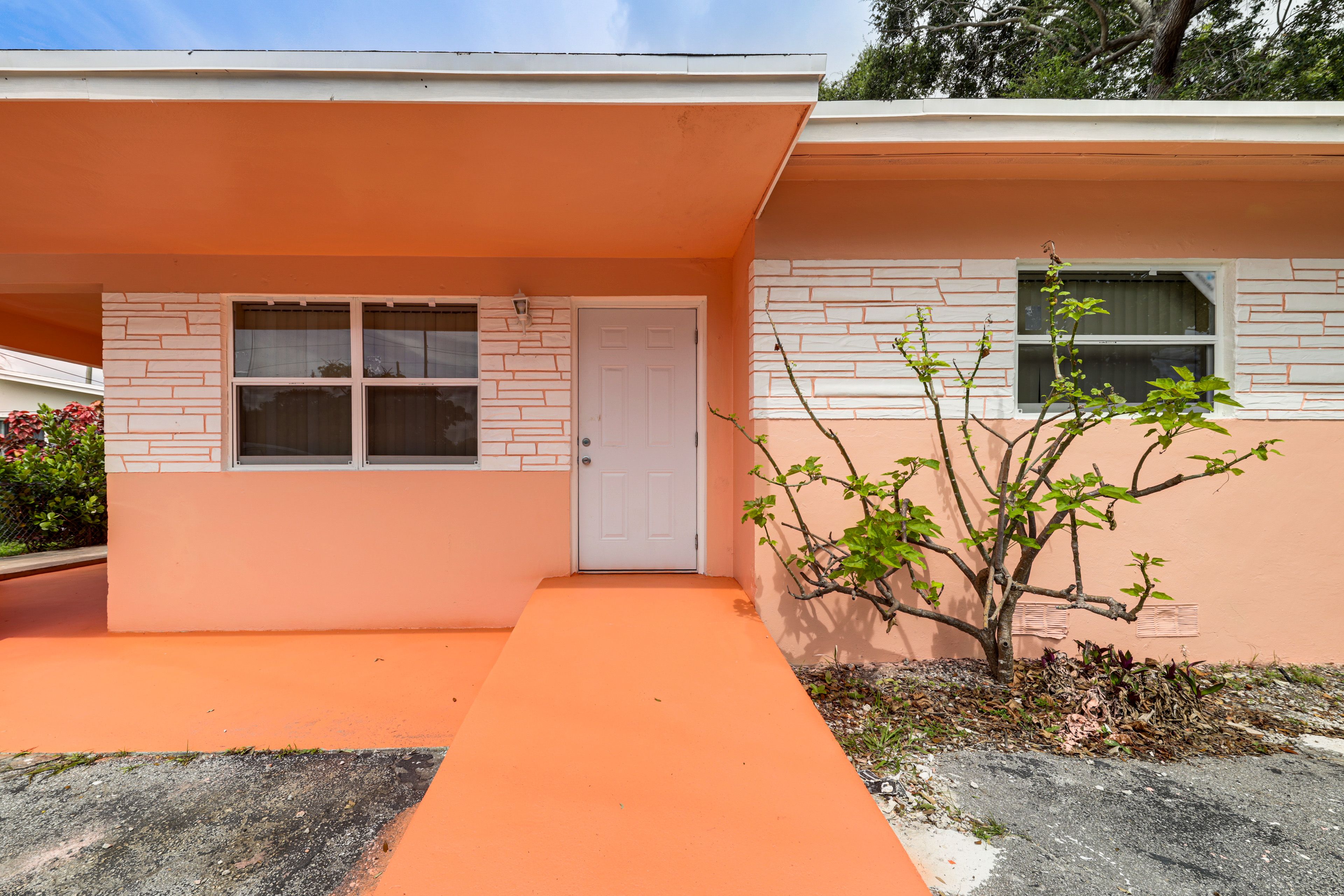 Dania Beach Vacation Rental | 2BR | 1BA | 983 Sq Ft | Step-Free Access w/ Ramp