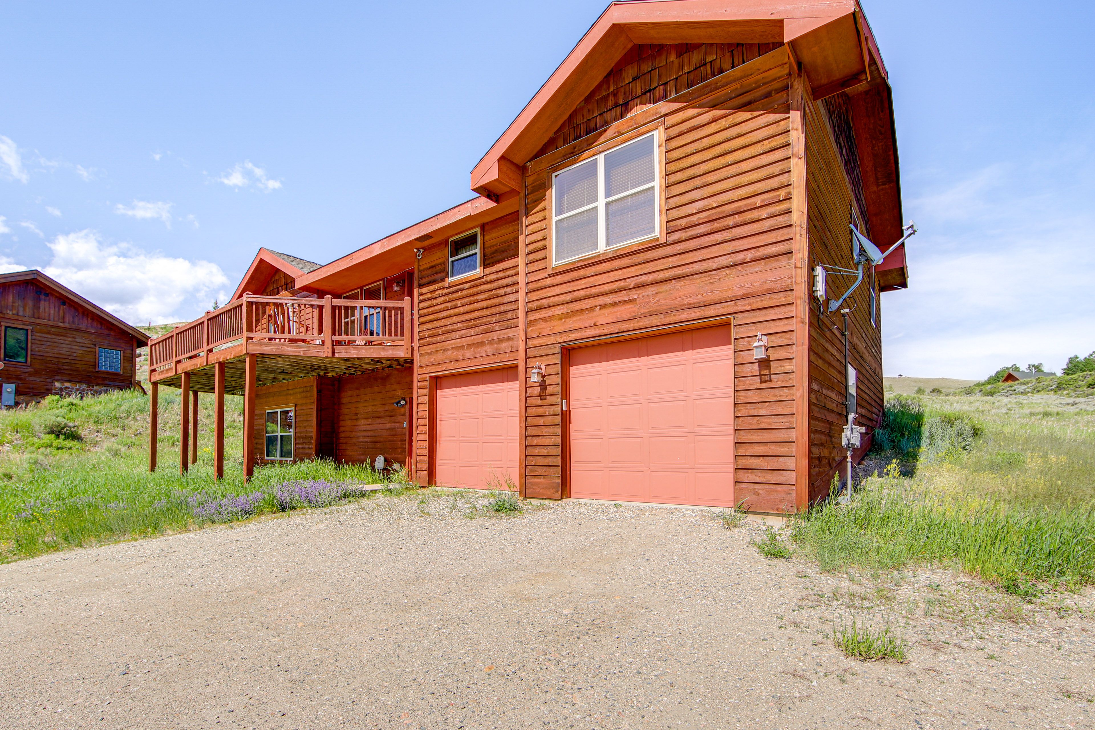 Parking | Driveway (2 Vehicles) | Garage (1 Vehicle)