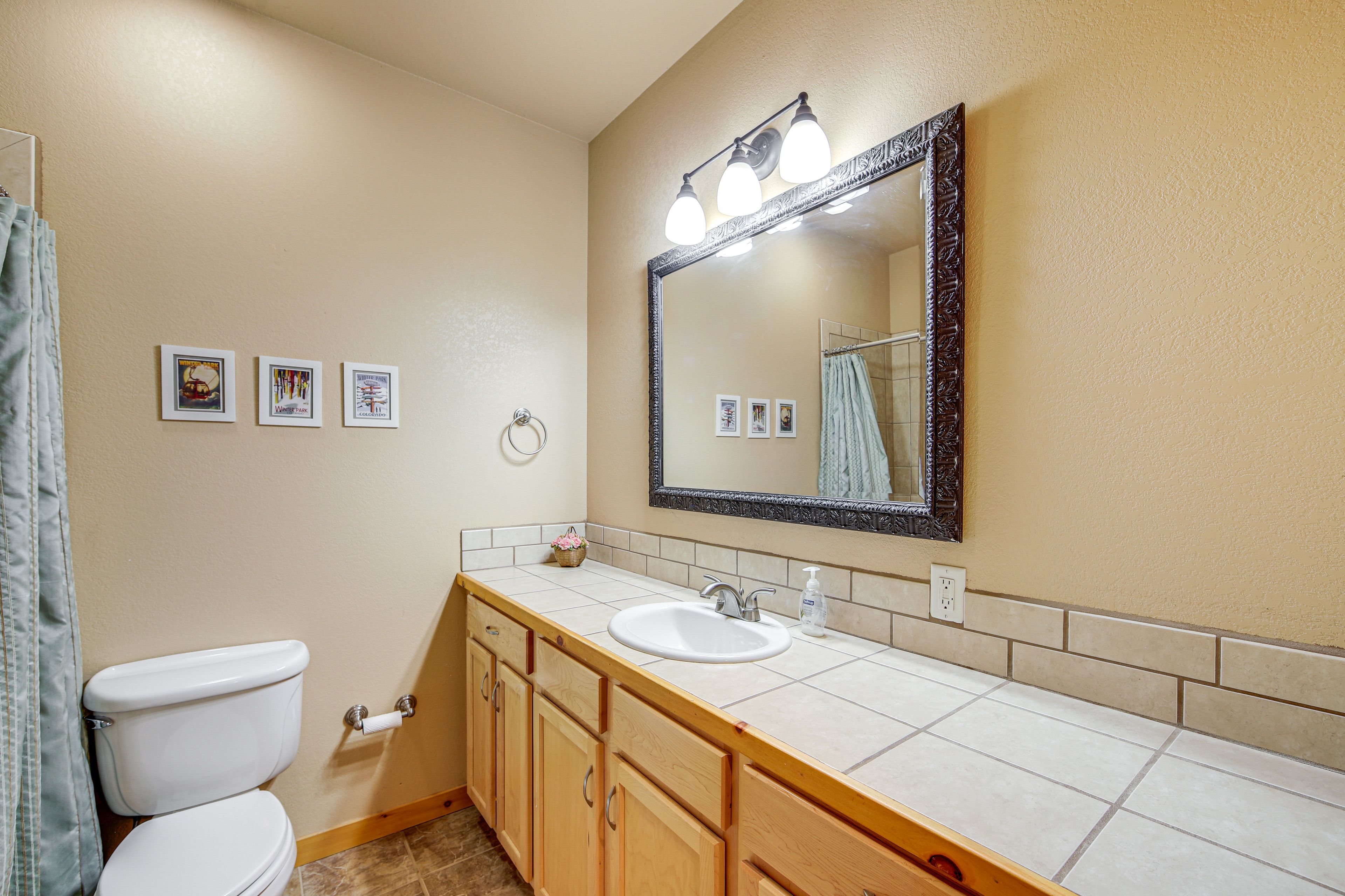 Full Bathroom | 1st Floor
