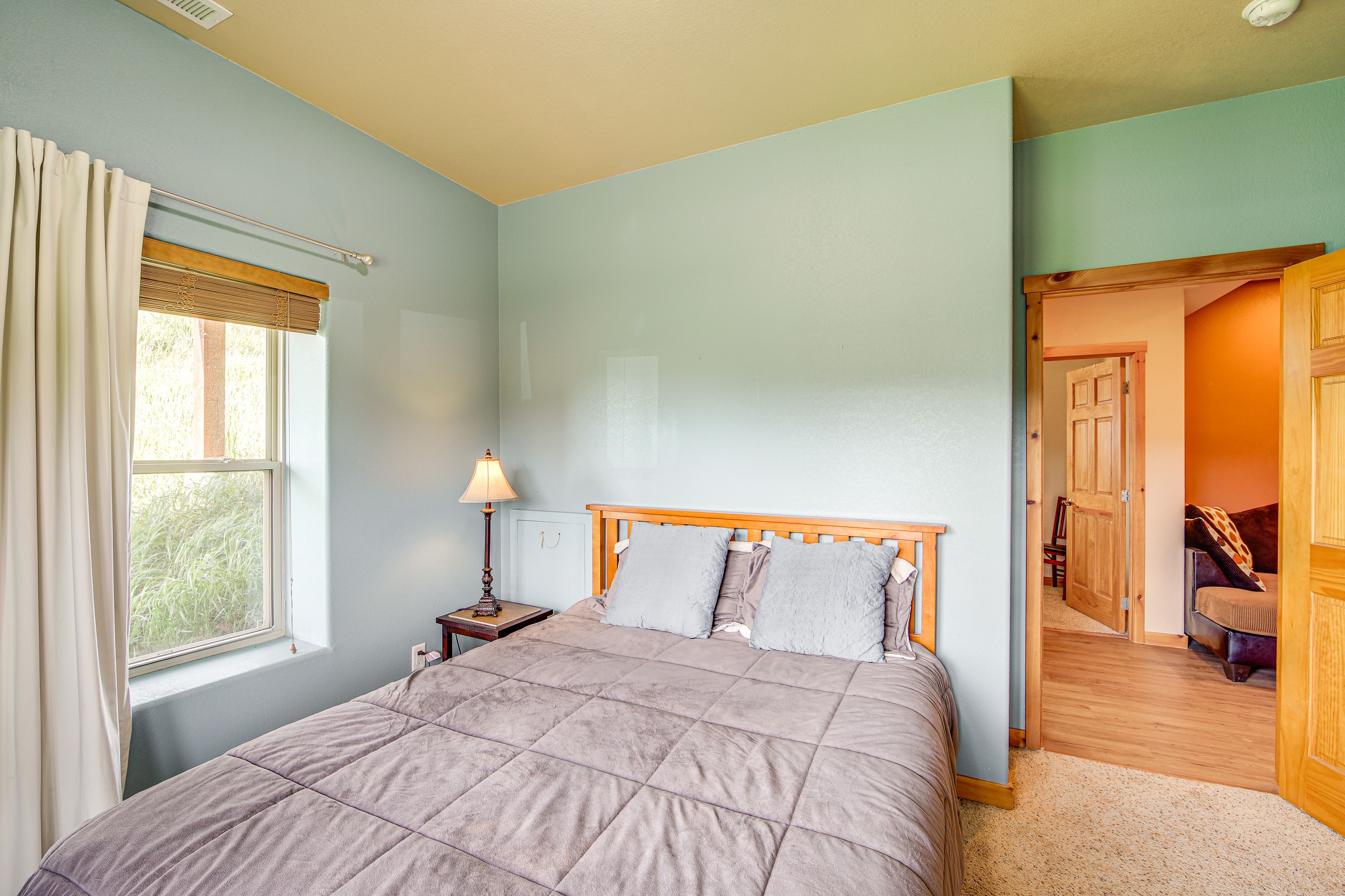 Bedroom 2 | Queen Bed | 1st Floor