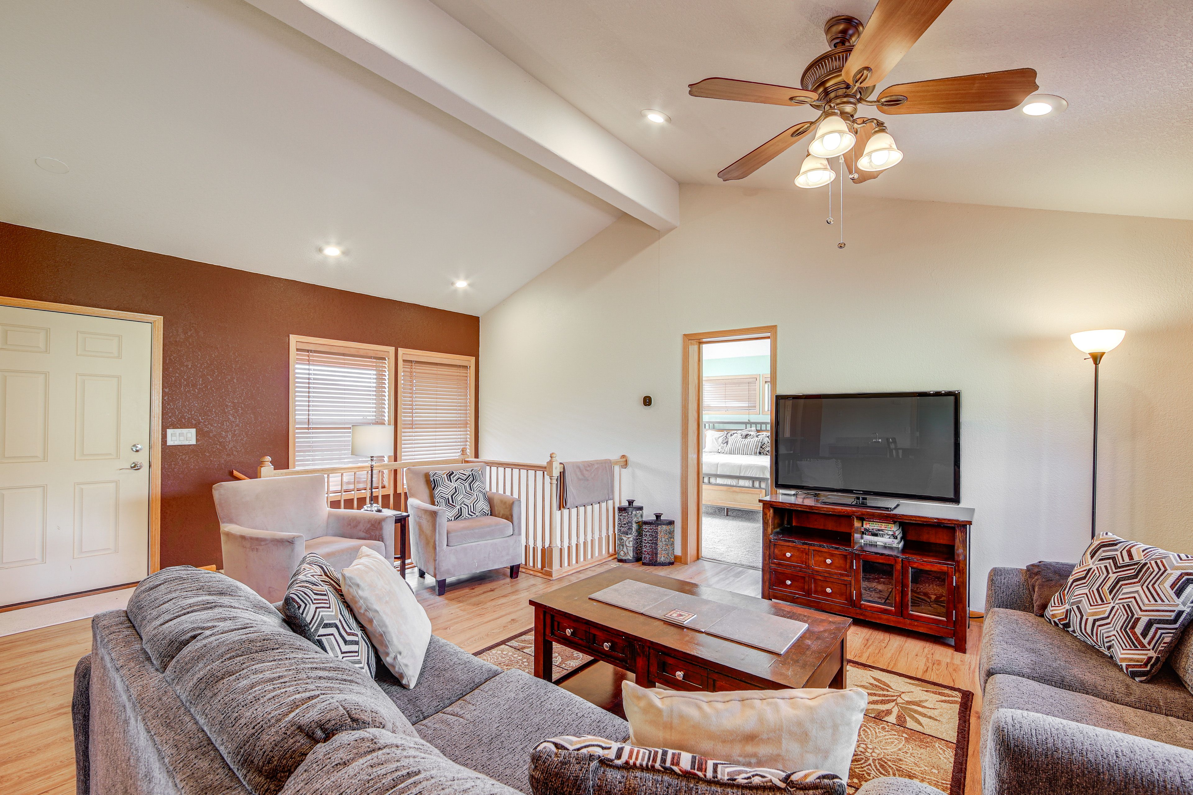 Living Room | Free WiFi | Smart TV | Full Sleeper Sofa | 2nd Floor