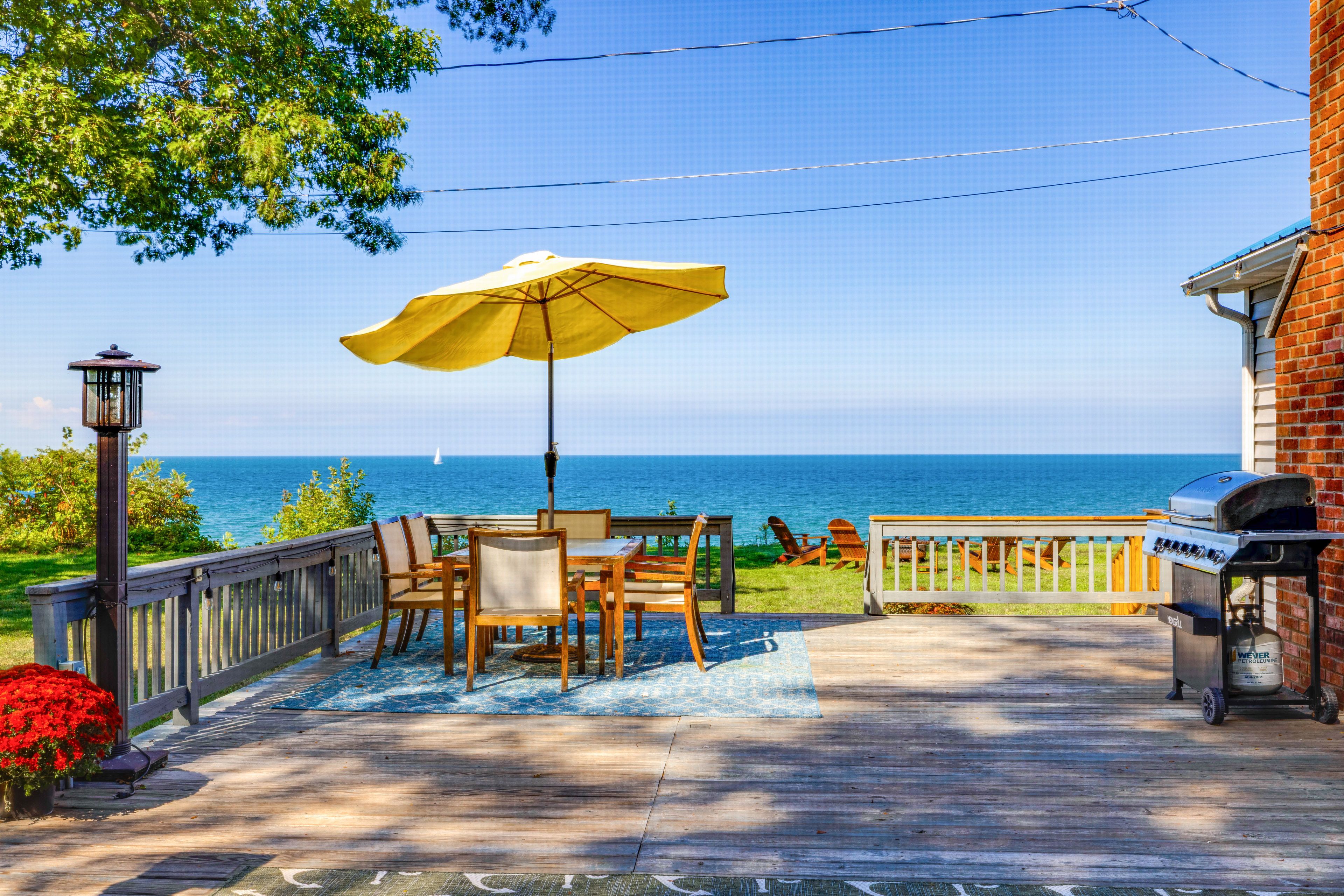Lakefront Deck | Gas Grill