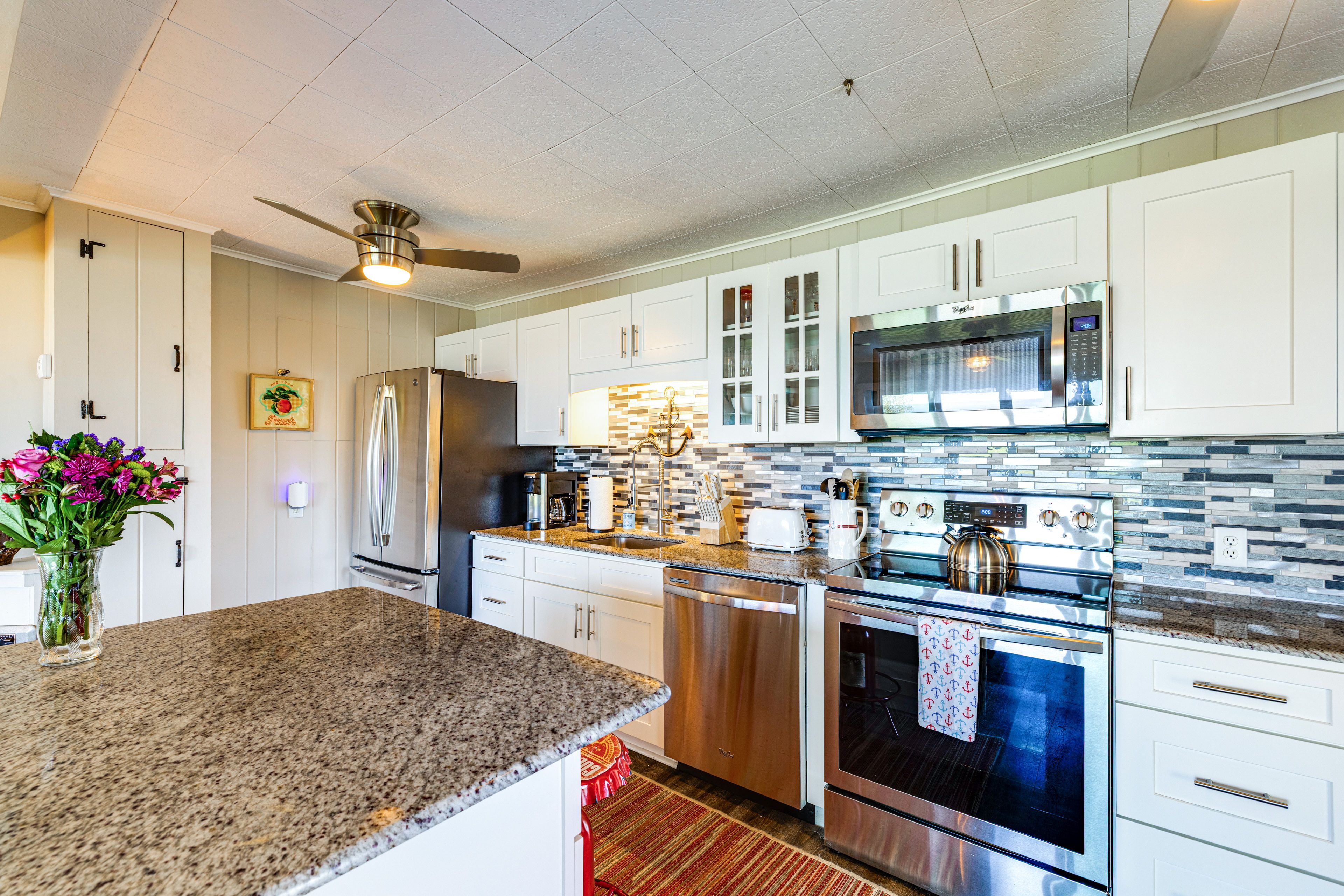 Kitchen | Drip/Keurig Coffee Maker | Blender | Spices