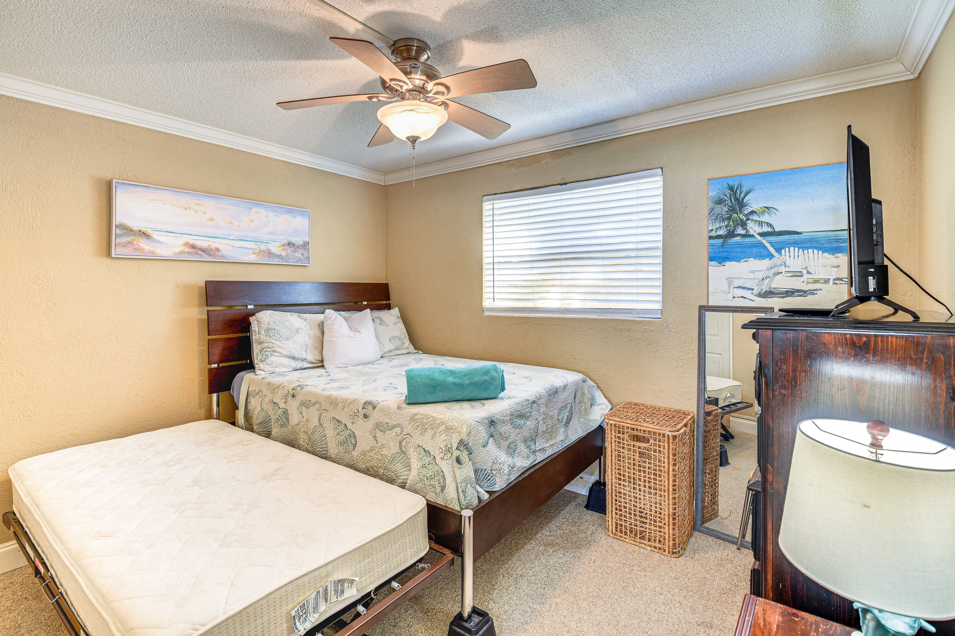 Bedroom 2 | Queen Bed | Queen Trundle