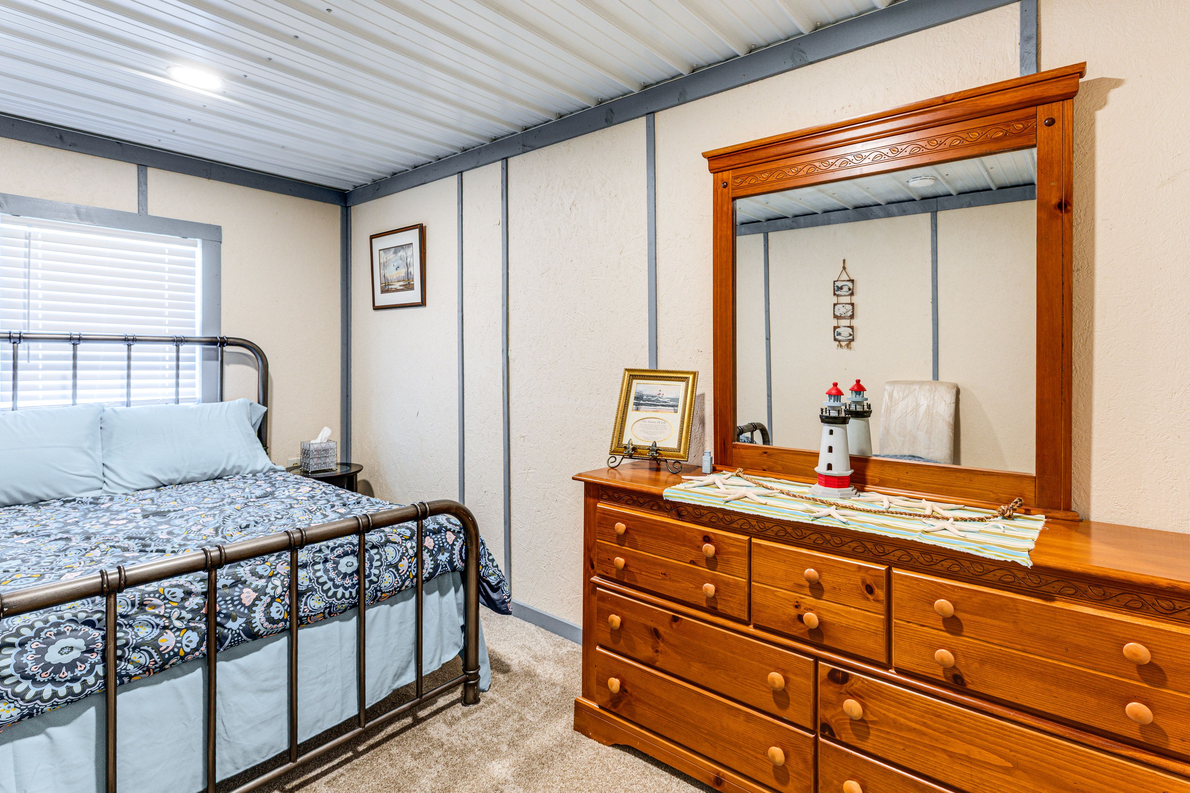 Bedroom | Full Bed | Linens Provided