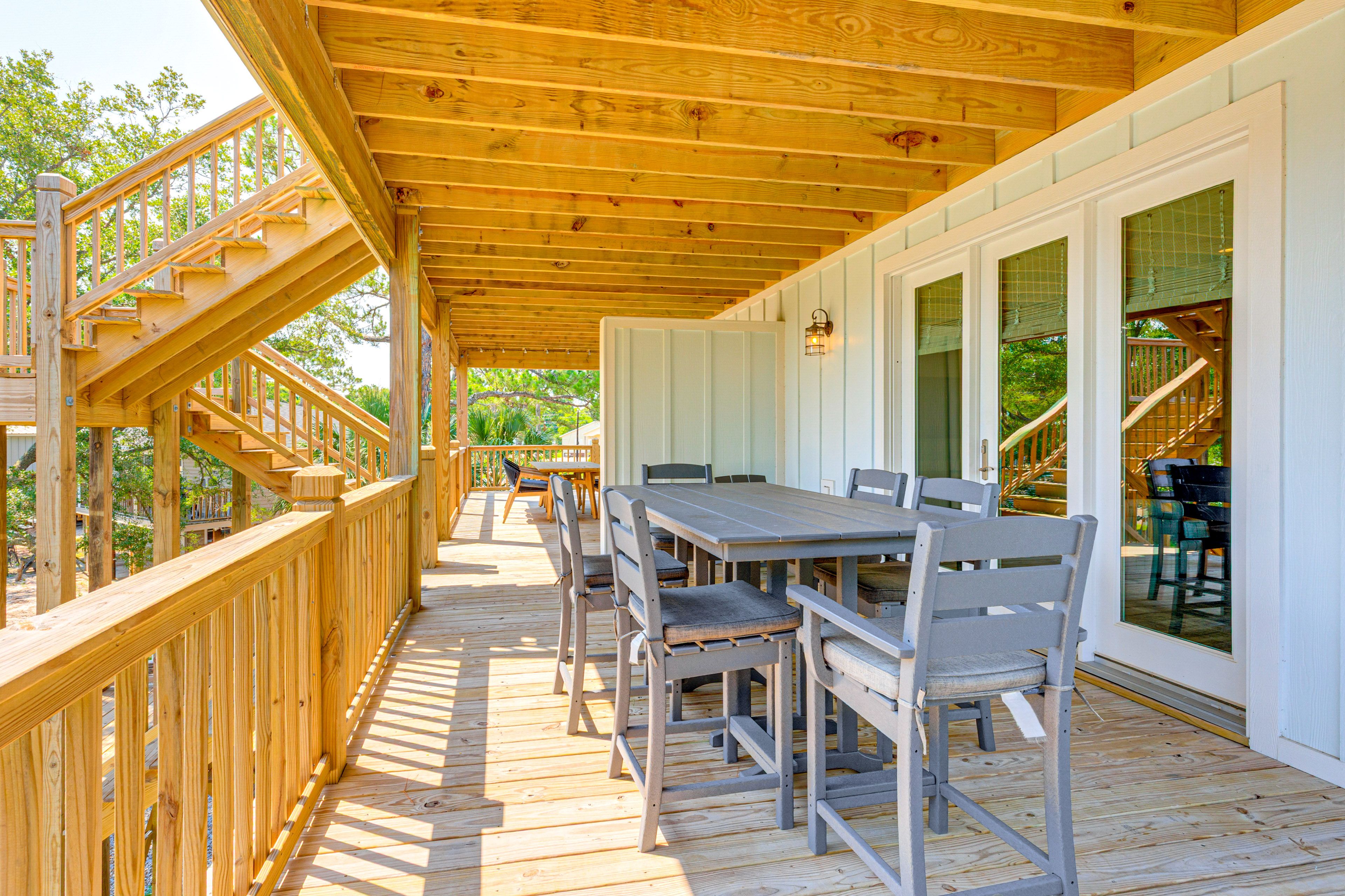 Island Soul Community Amenities | Deck | Outdoor Dining Areas