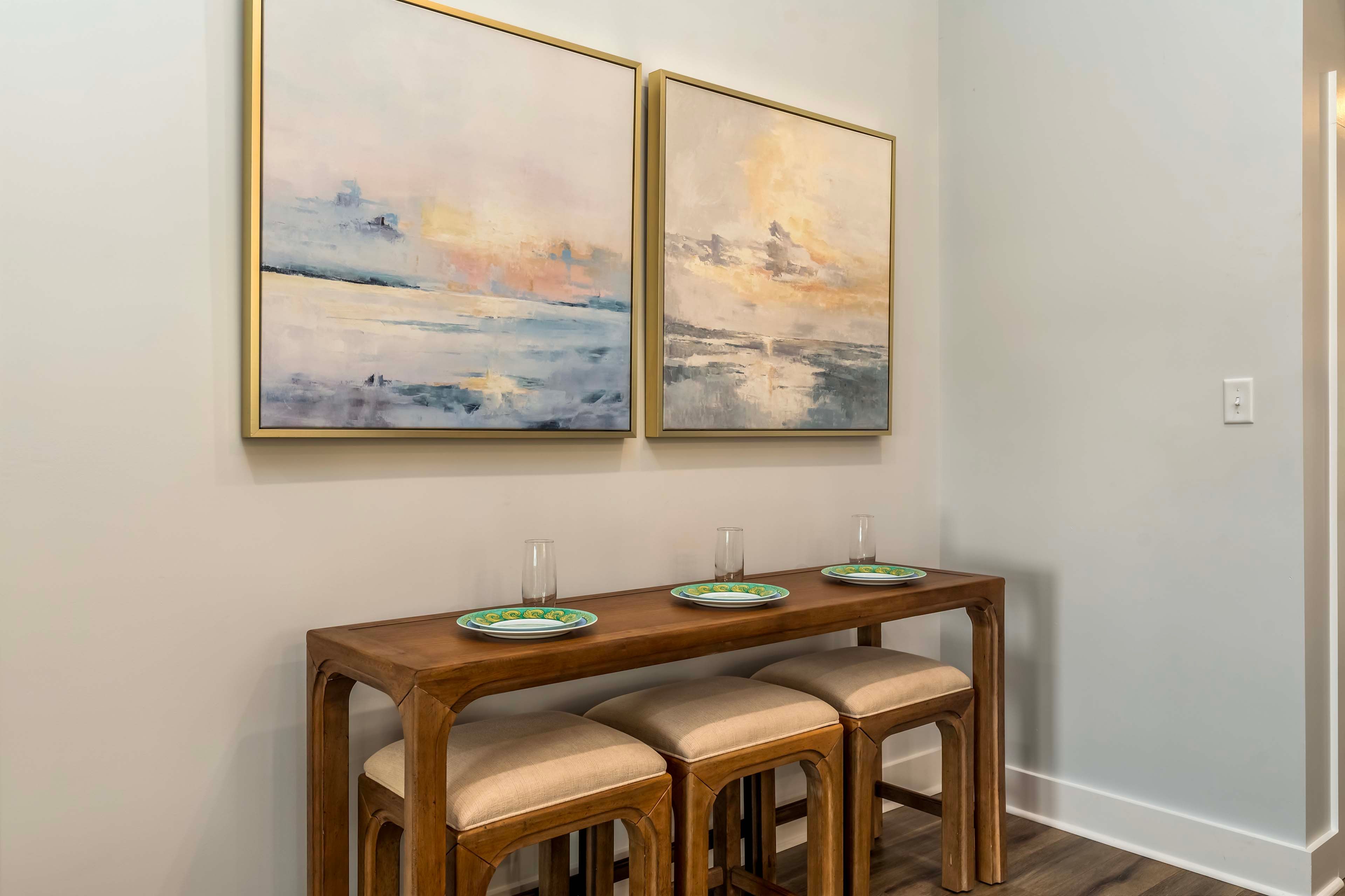 Dining Area | Dishware/Flatware Provided