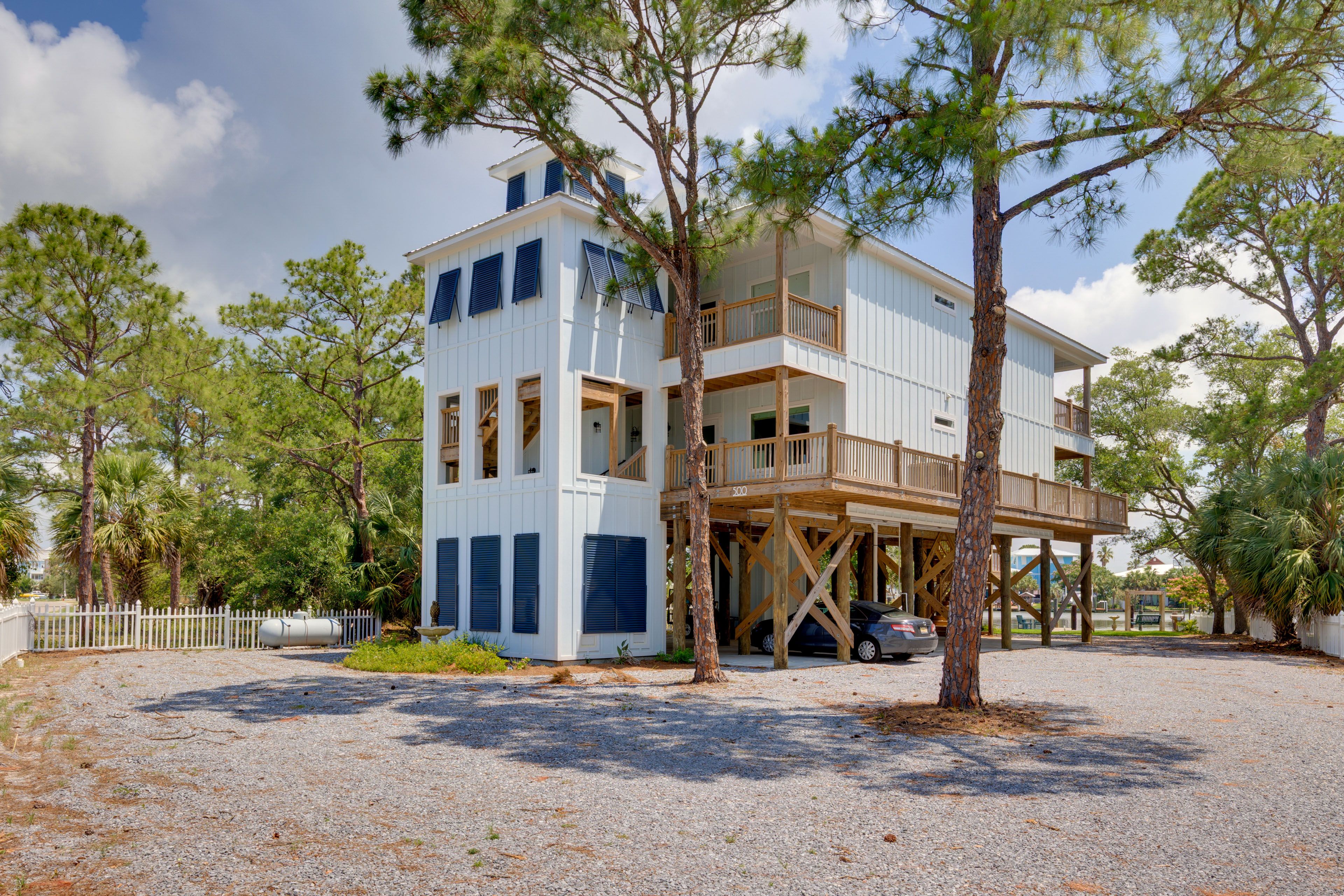 Parking | Shared Carport & Fenced Parking Area (2 Vehicles Max)