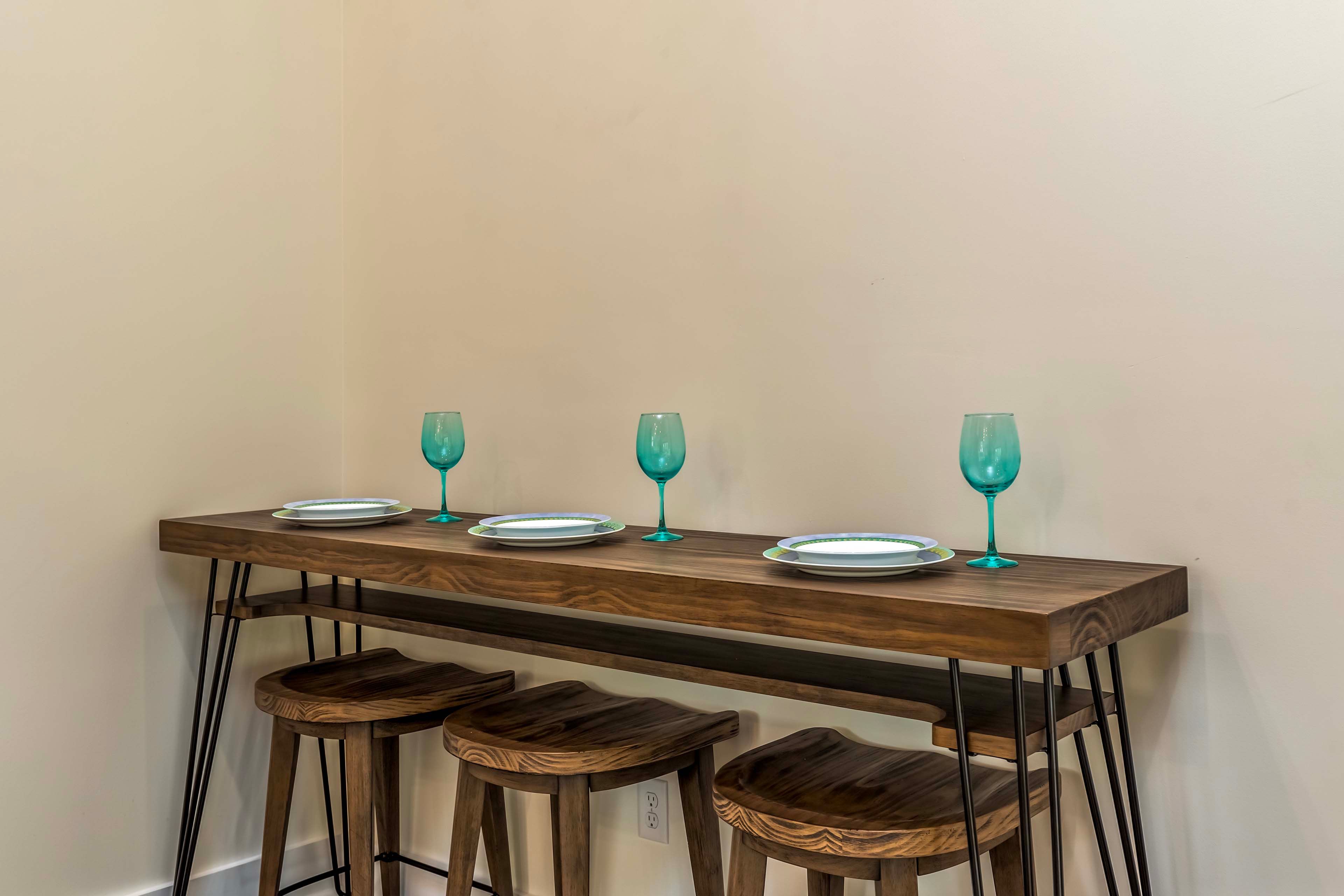 Dining Area | Dishware/Flatware Provided