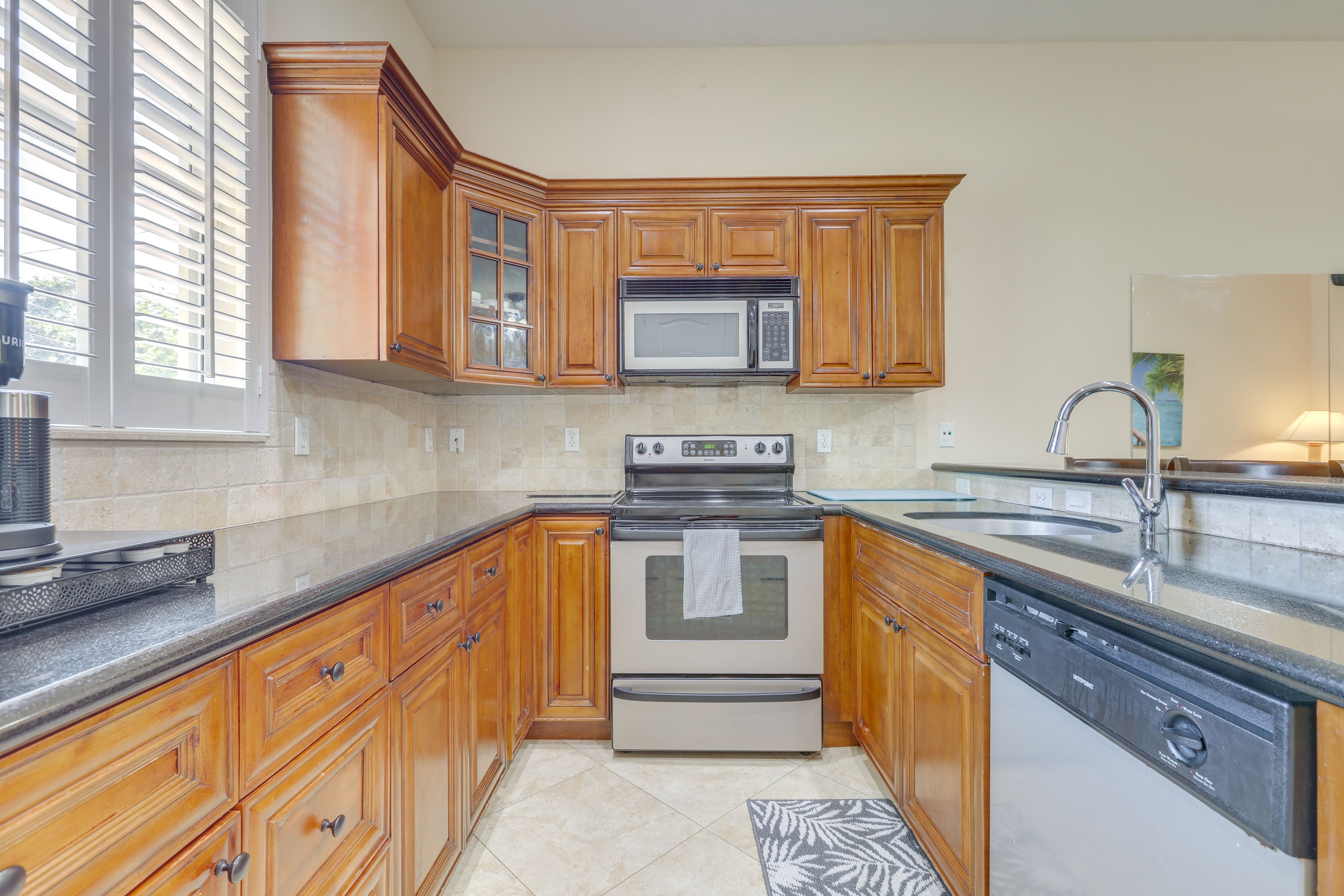 Kitchen | Dishware & Flatware | Keurig Coffee Maker