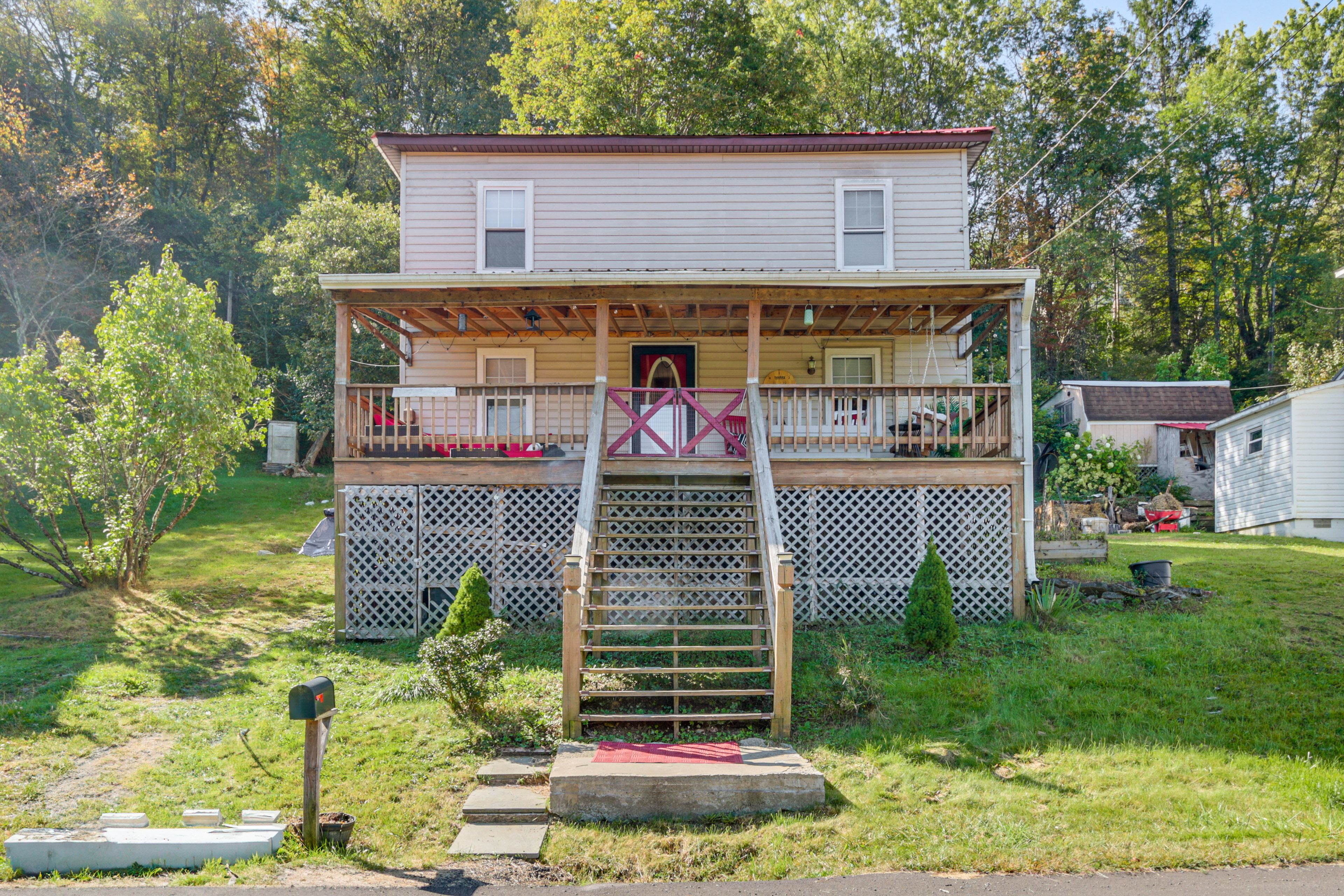 Parking | Driveway (1 Vehicle) | Additional Parking Area (3 Vehicles)