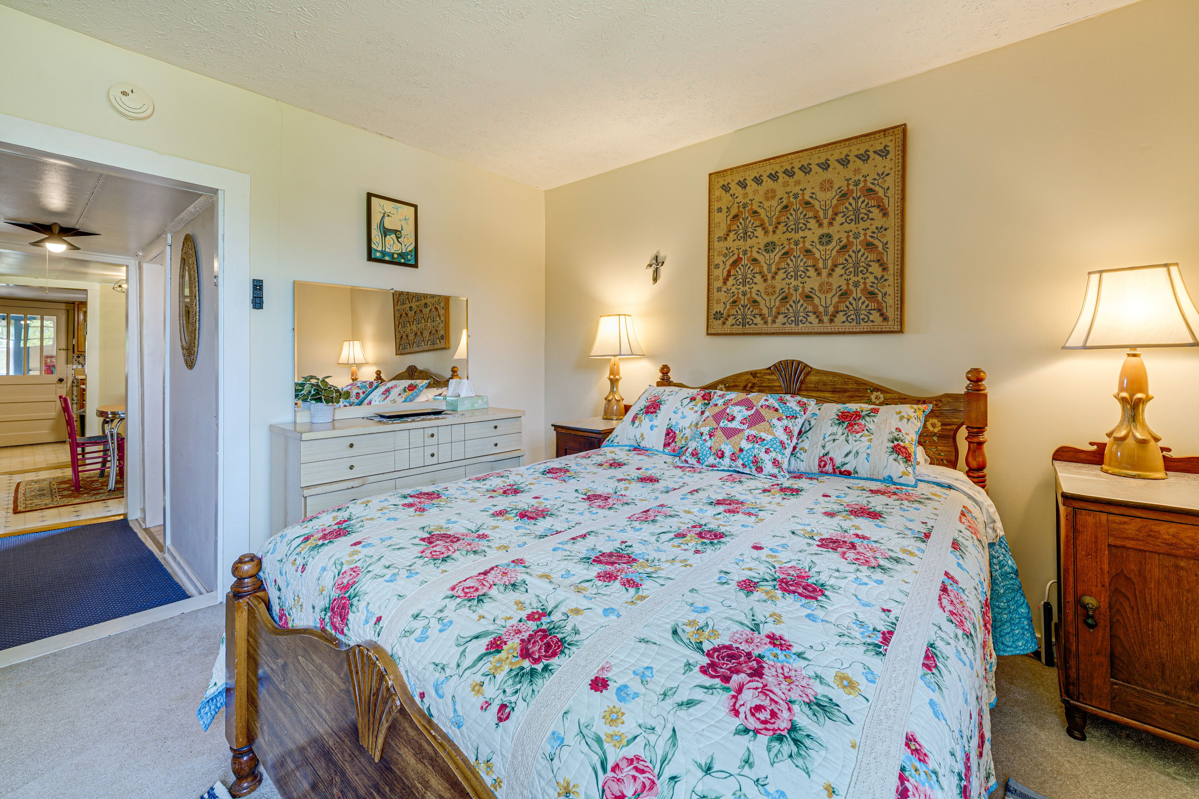 Bedroom 1 | Queen Bed | Linens Provided