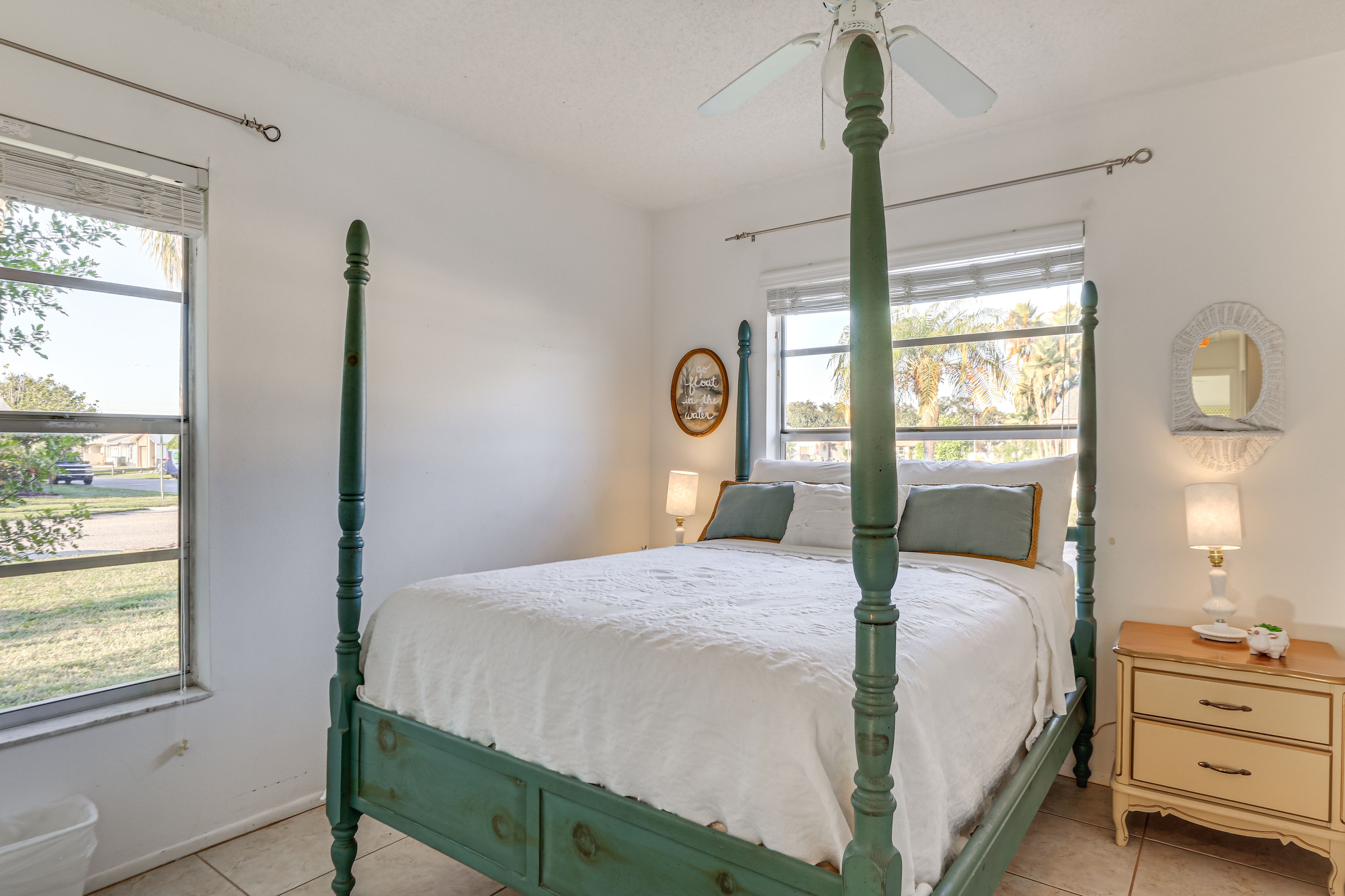 Bedroom 2 | Queen Bed