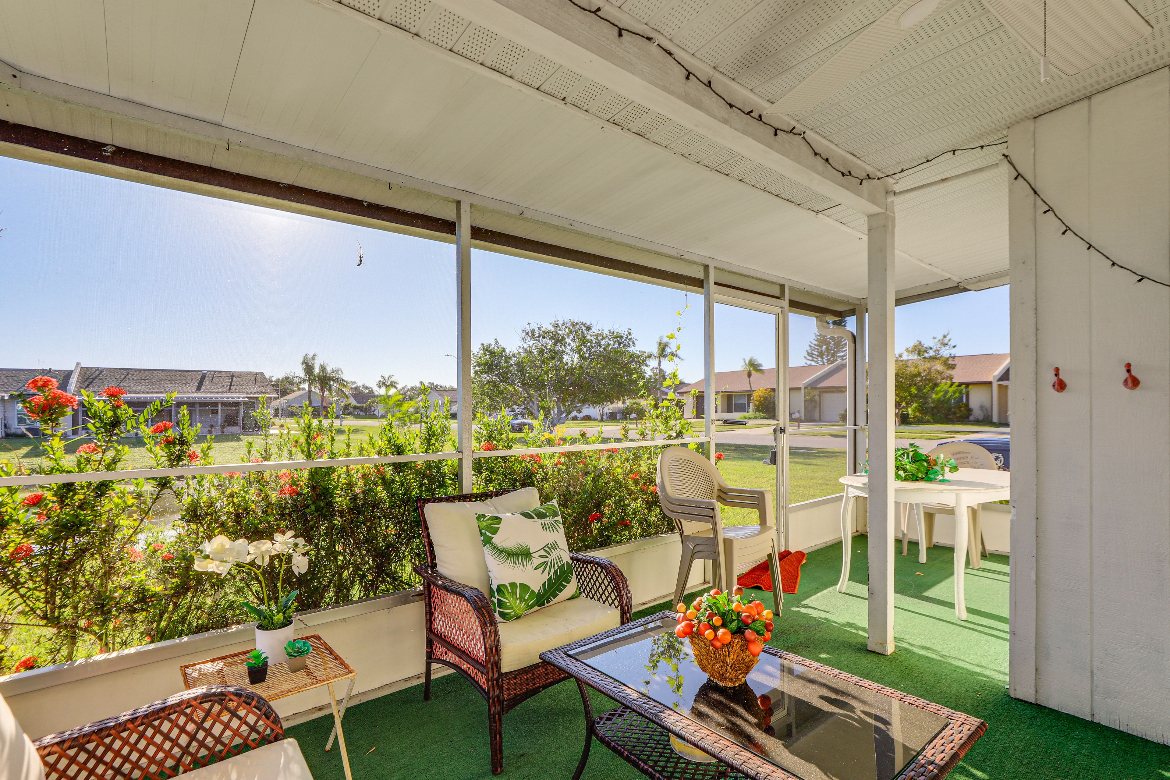 Screened-In Patio | Outdoor Seating
