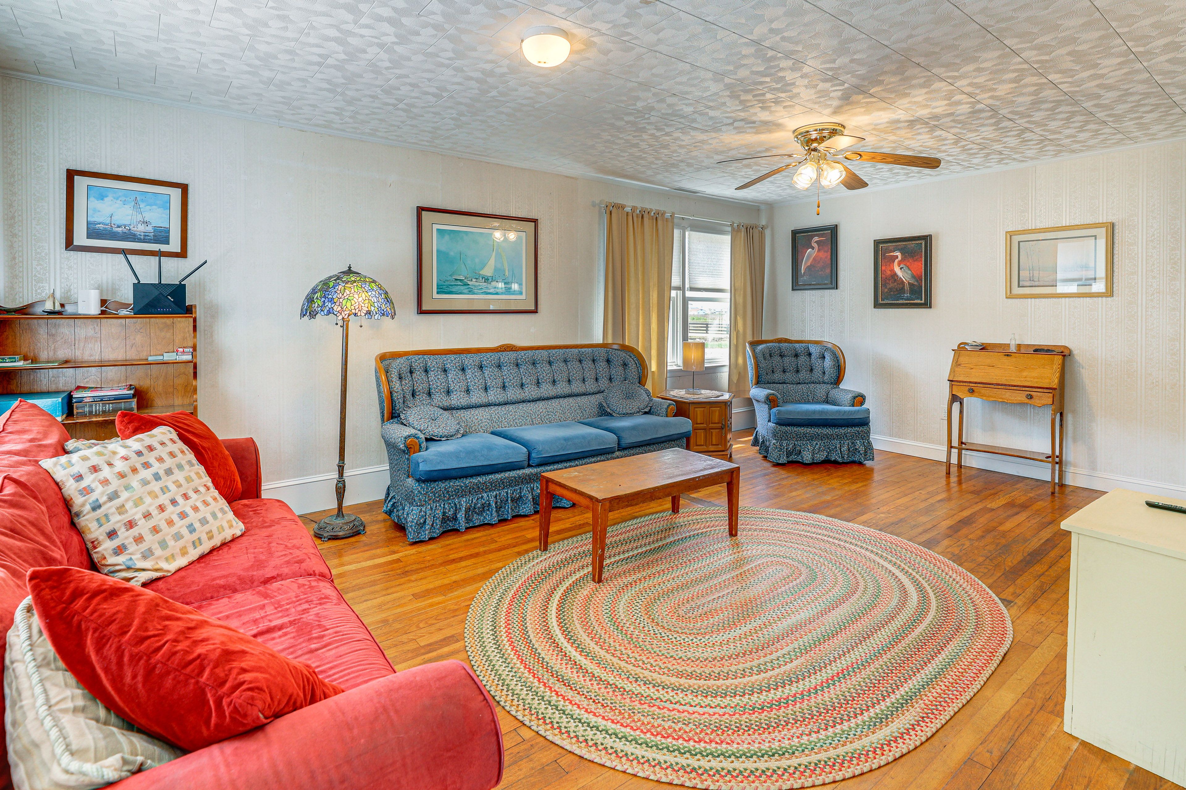 Living Room | Free WiFi | Central A/C & Heat | 1st Floor