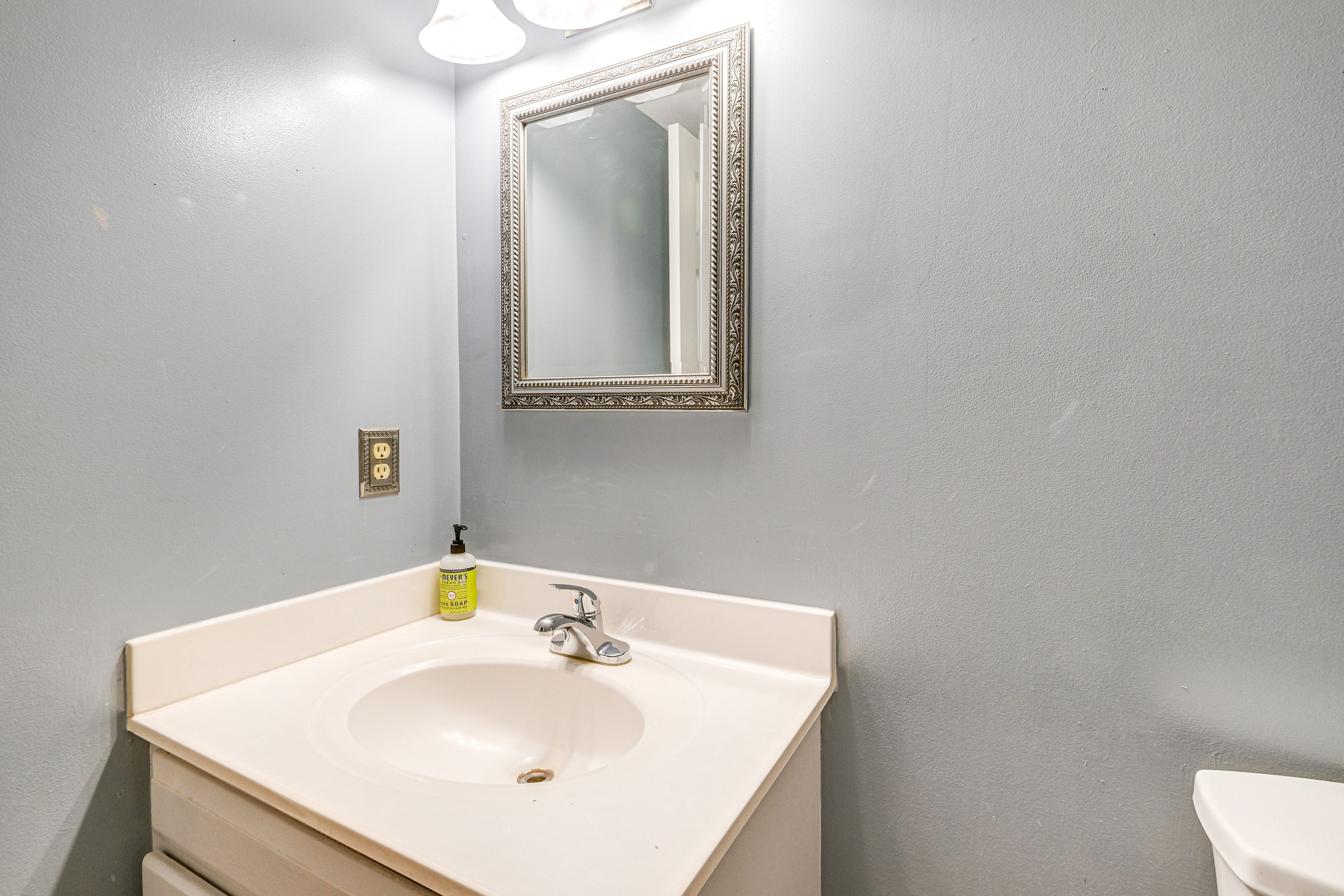 Half Bathroom | 1st Floor