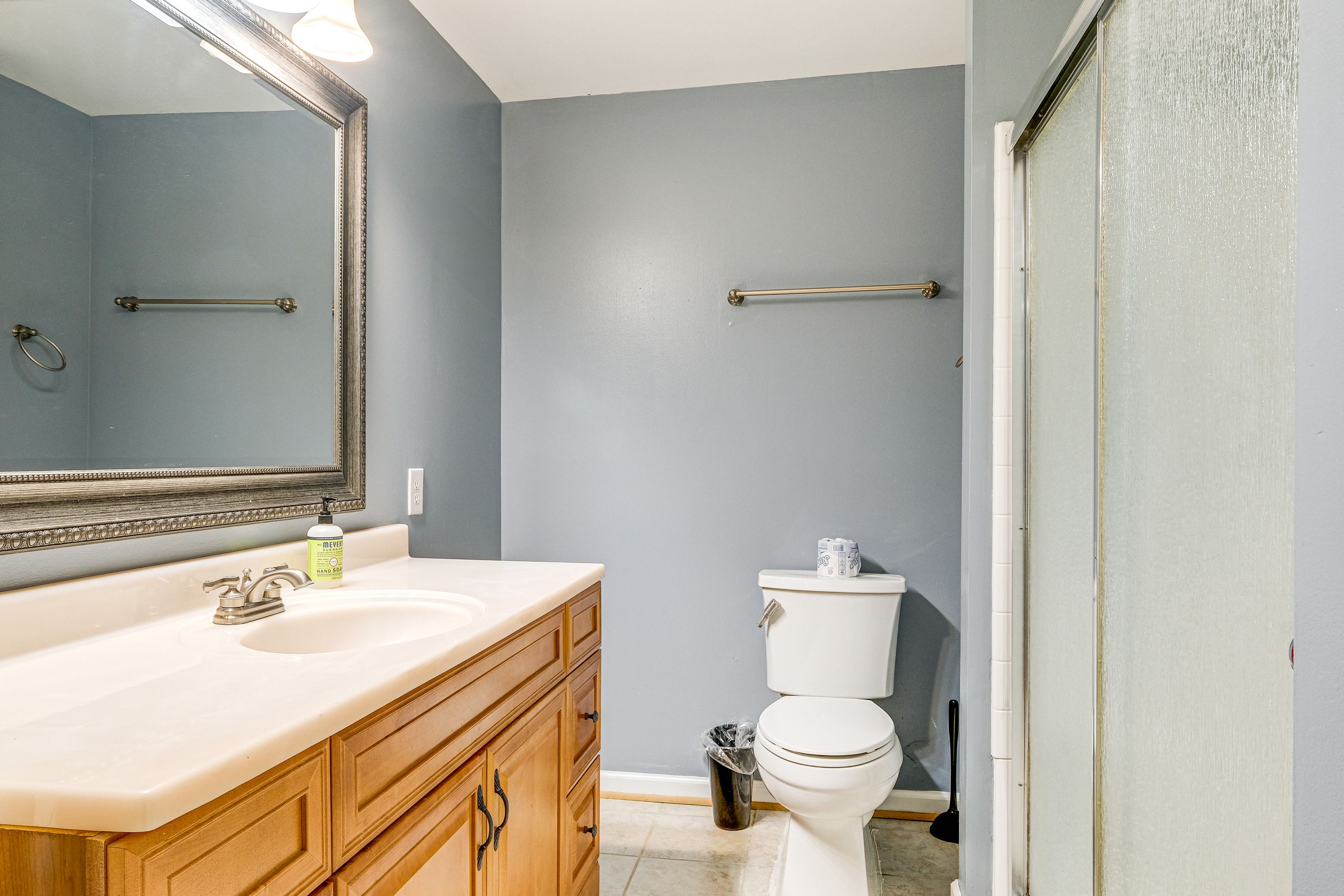 Full Bathroom | 2nd Floor