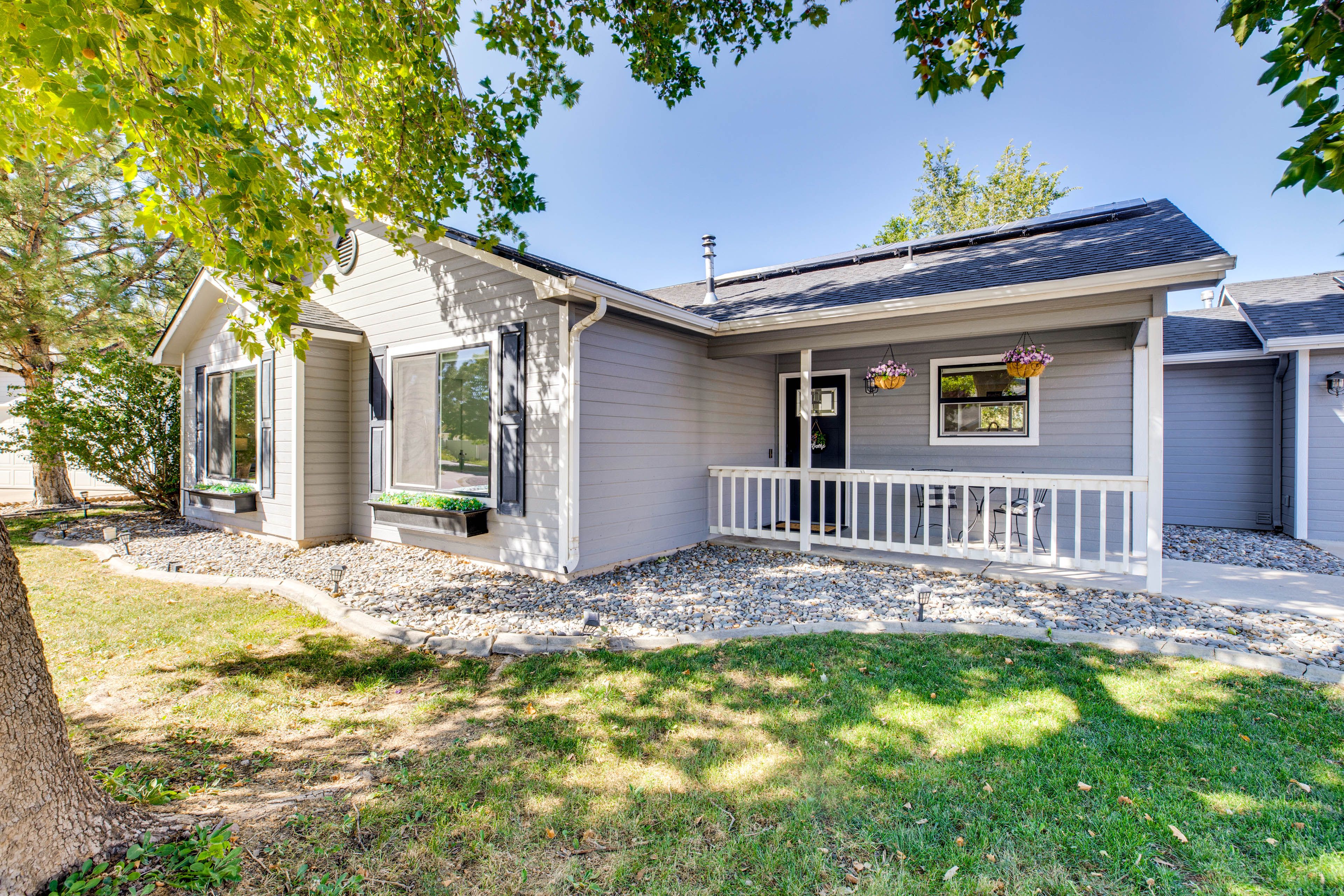 Exterior | Parking | Driveway (3 Vehicles) | Free Street