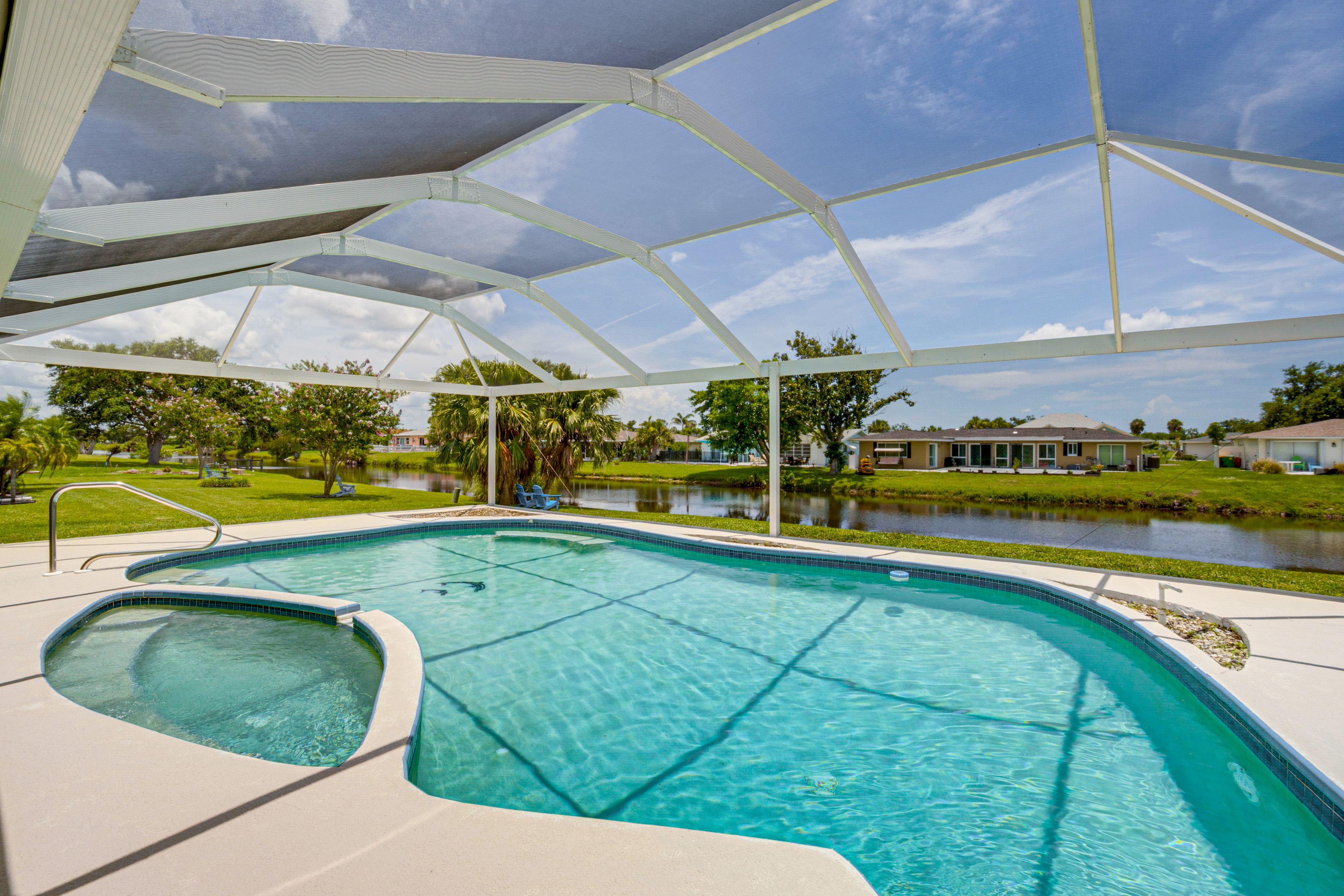 Rotonda West Vacation Rental | 2BR | 2BA | 1,459 Sq Ft | 3 Steps Required