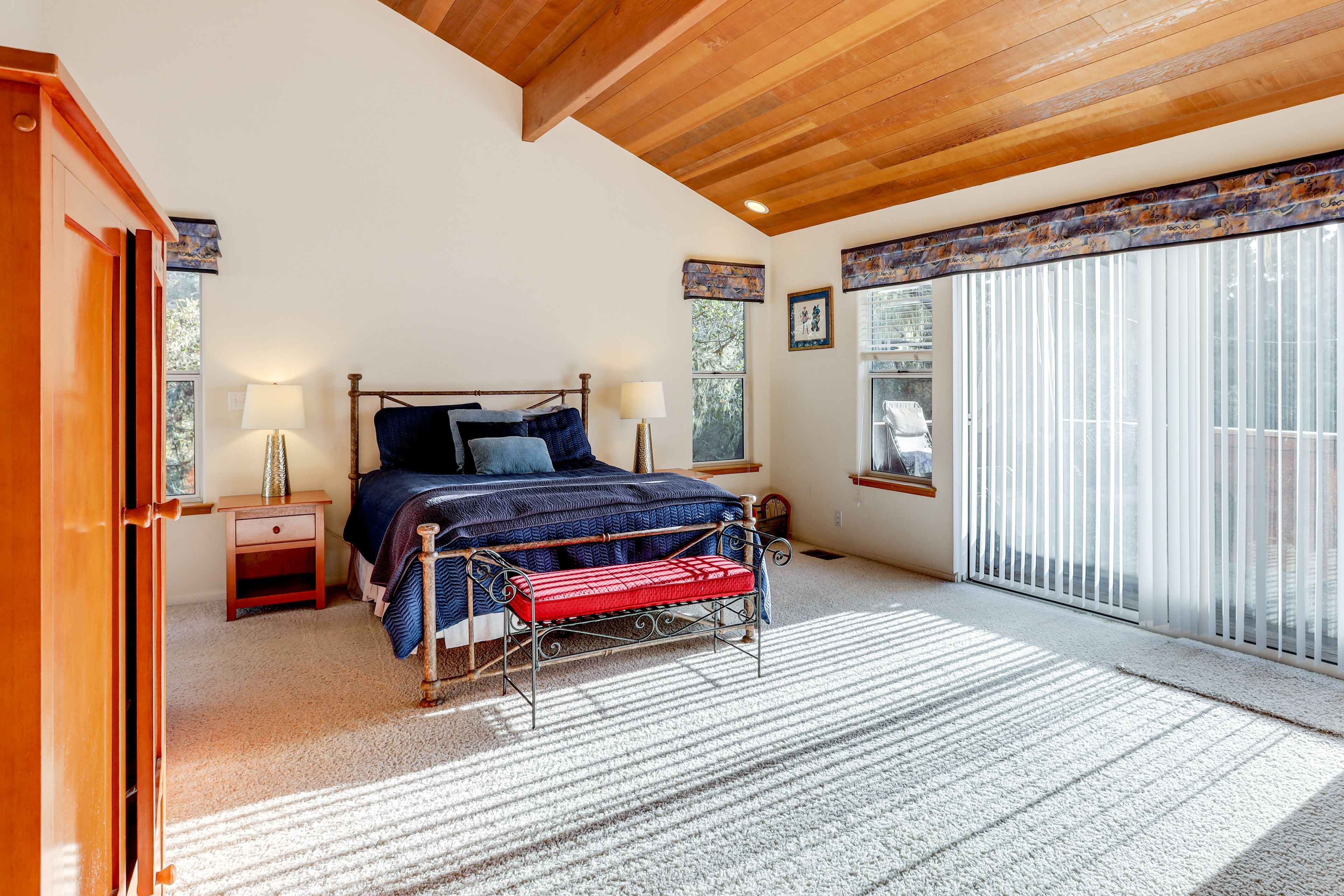 Bedroom 1 | Queen Bed | Linens | 2nd Floor