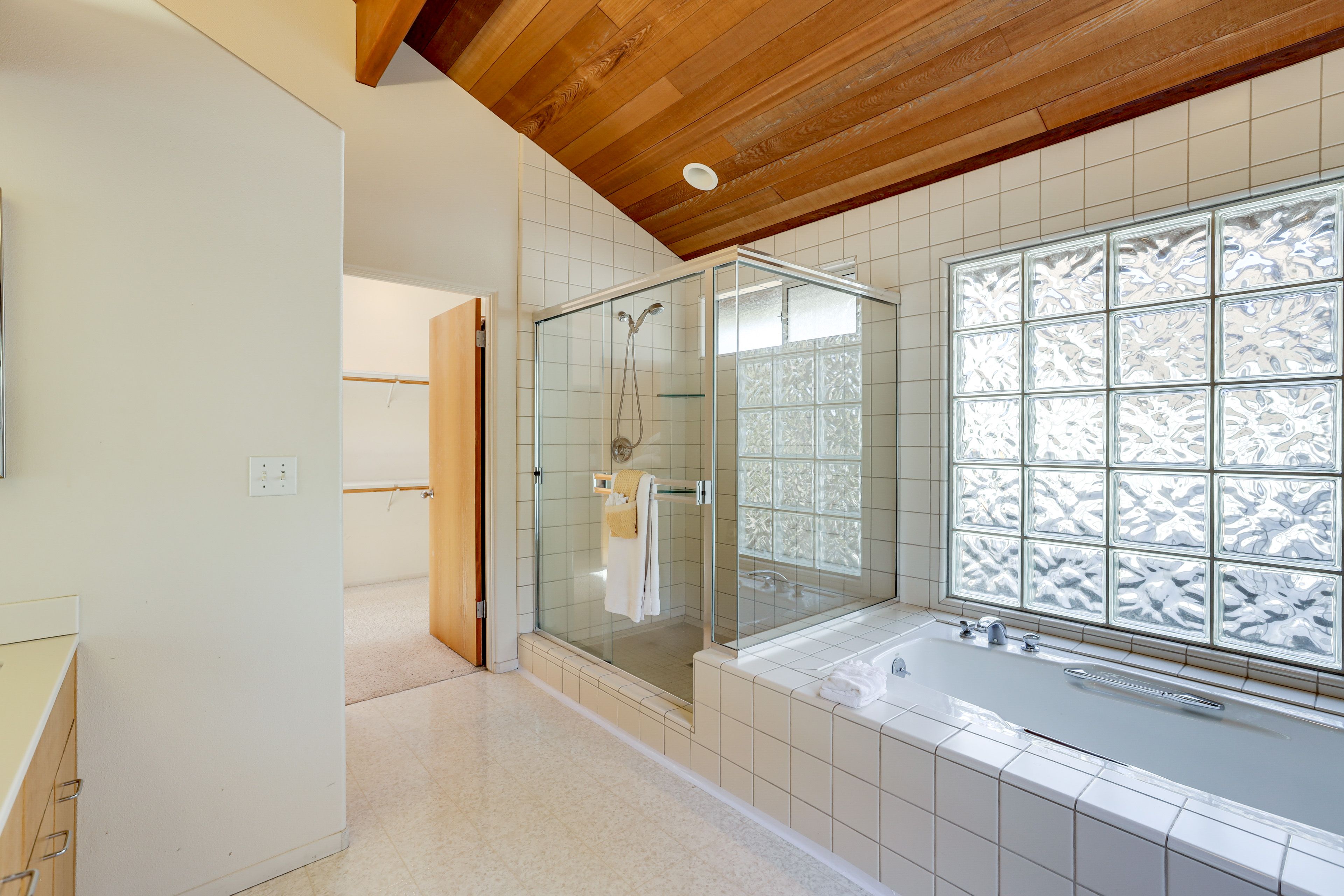 Full Bath | Towels | Hair Dryer | 2nd Floor