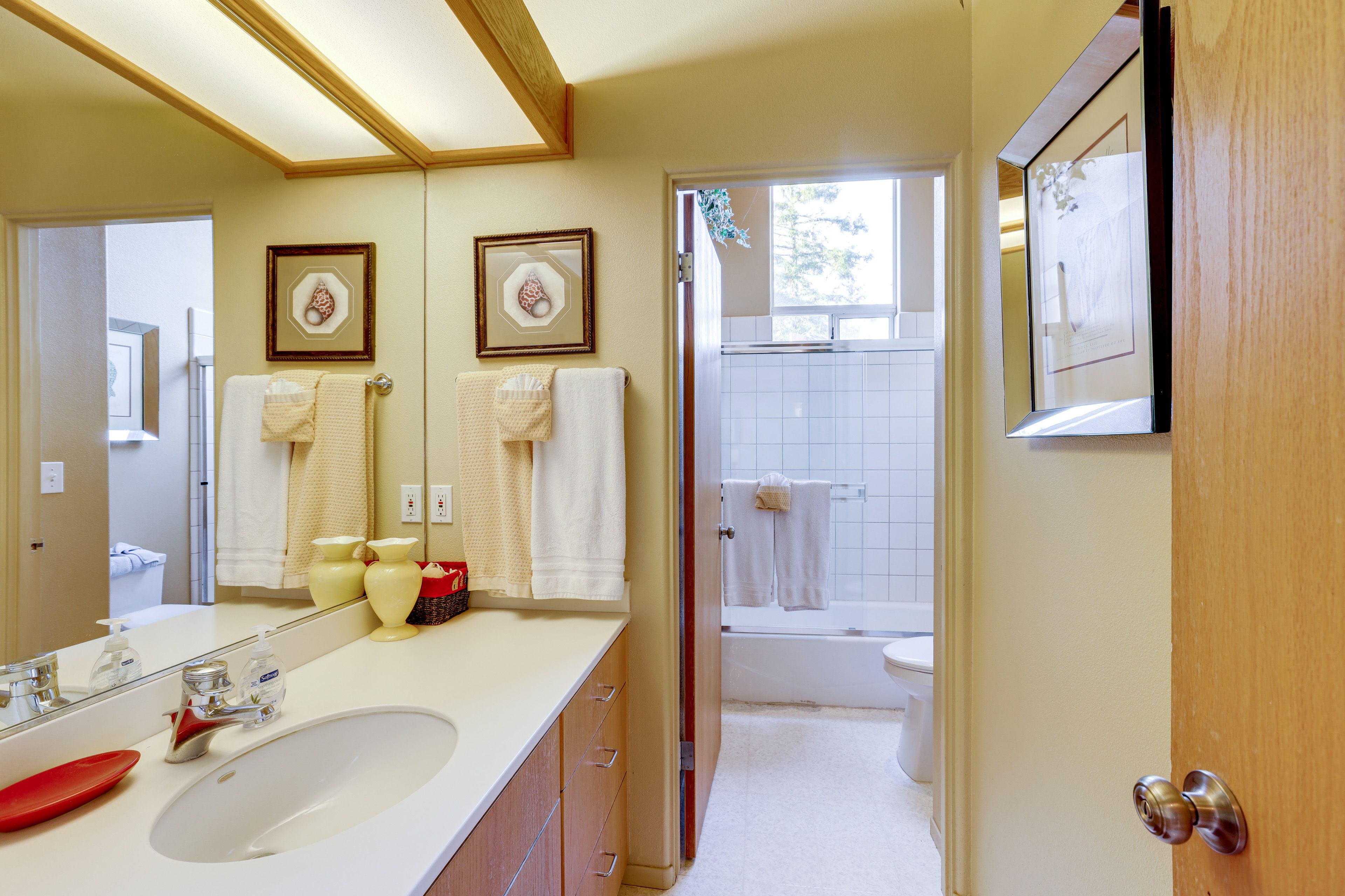 Full Bath | 2nd Floor