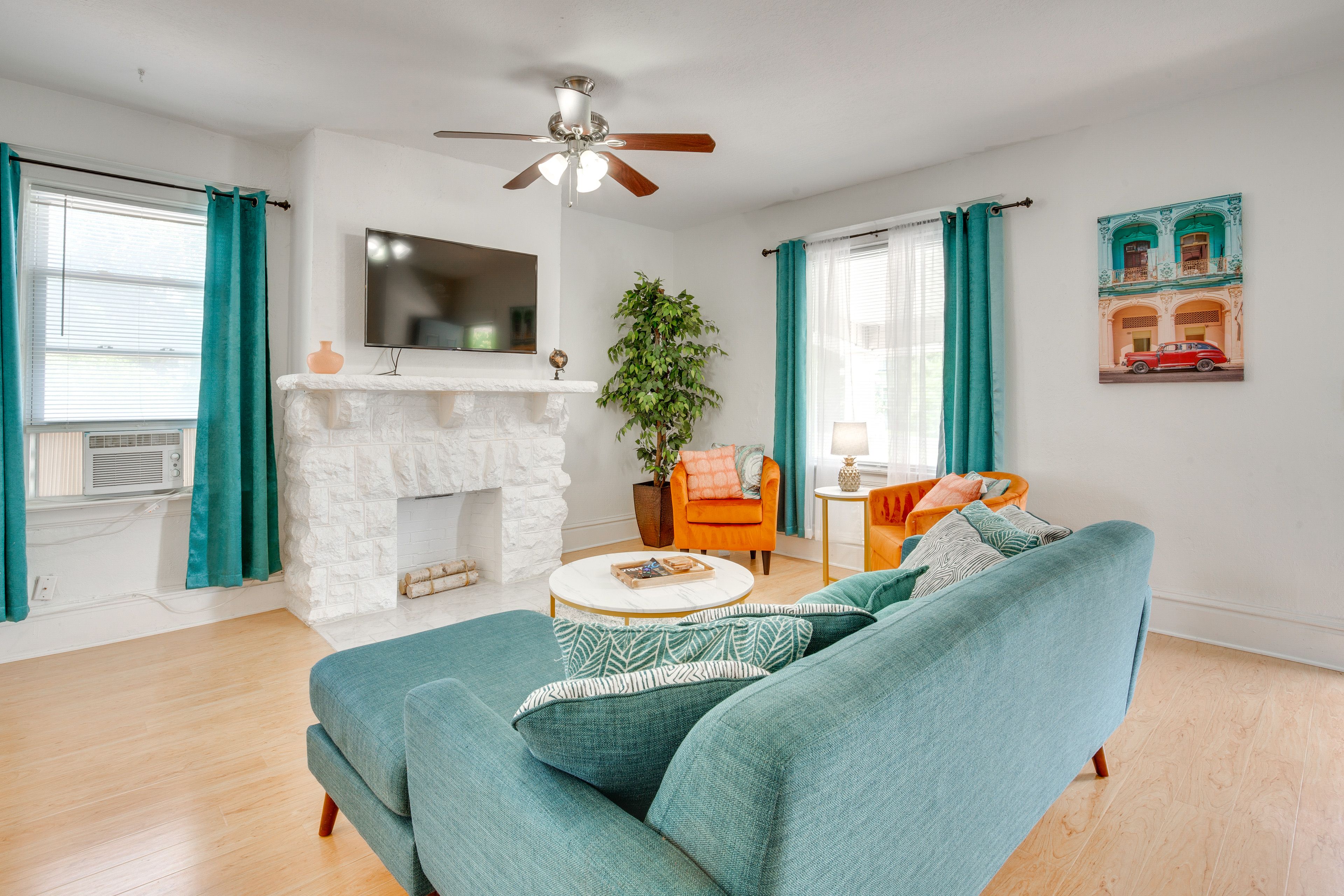 Living Room | Twin Sleeper Sofa | Smart TV | Free WiFi | Window A/C