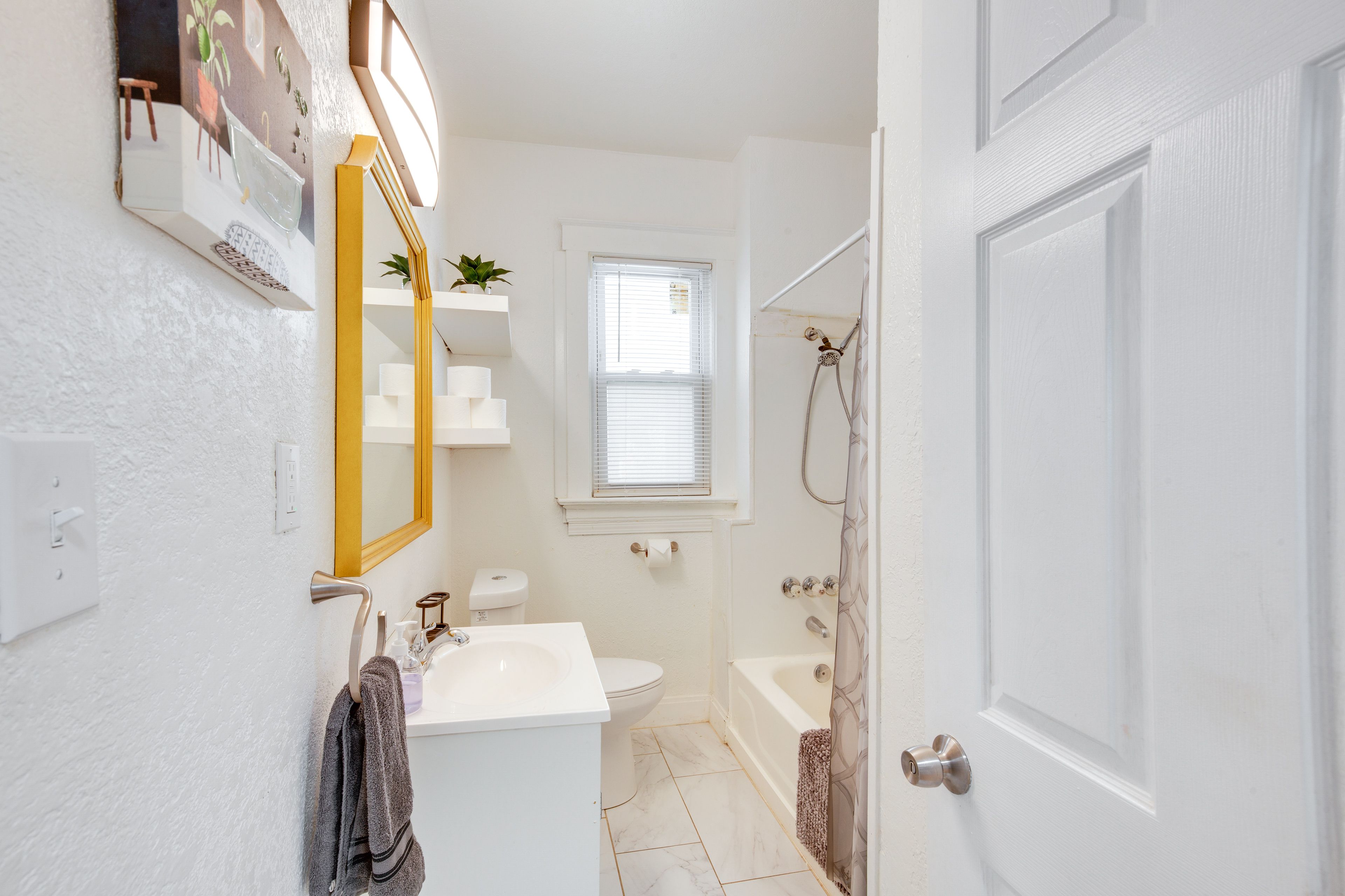 Full Bathroom
