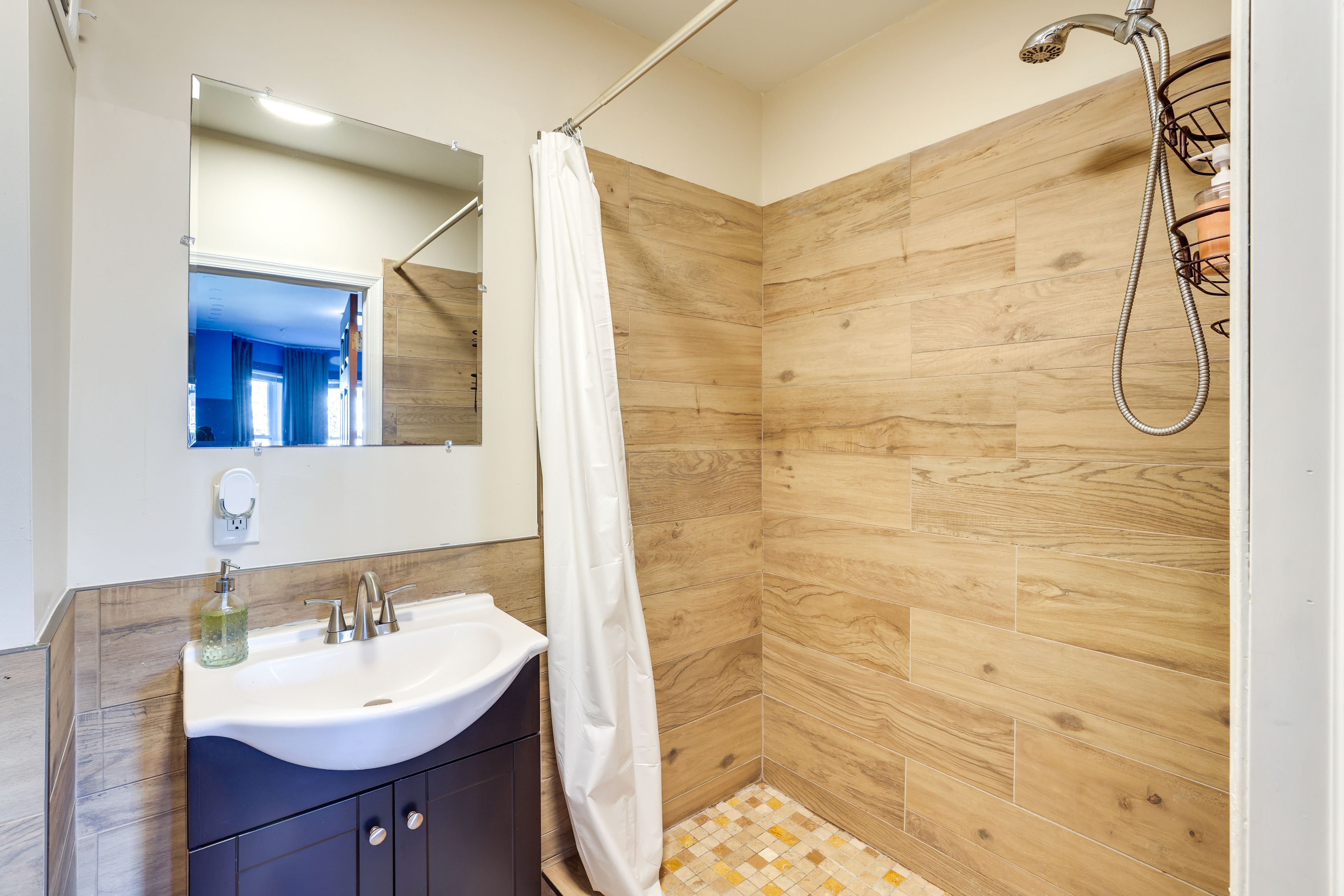 En-Suite Bath | 2nd Floor