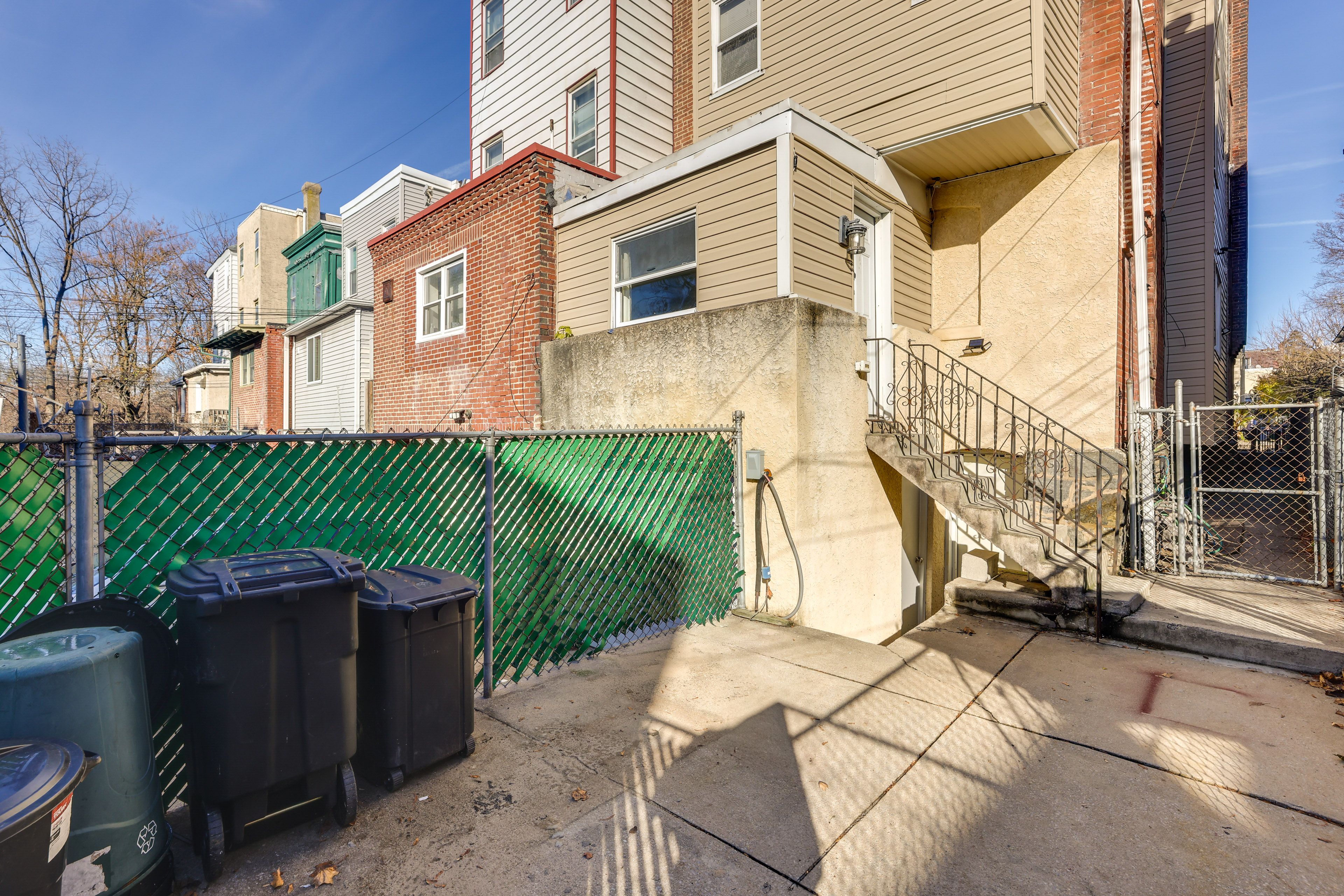 Parking | Garage (1 Vehicle) | Driveway (1 Vehicle) | Free Street