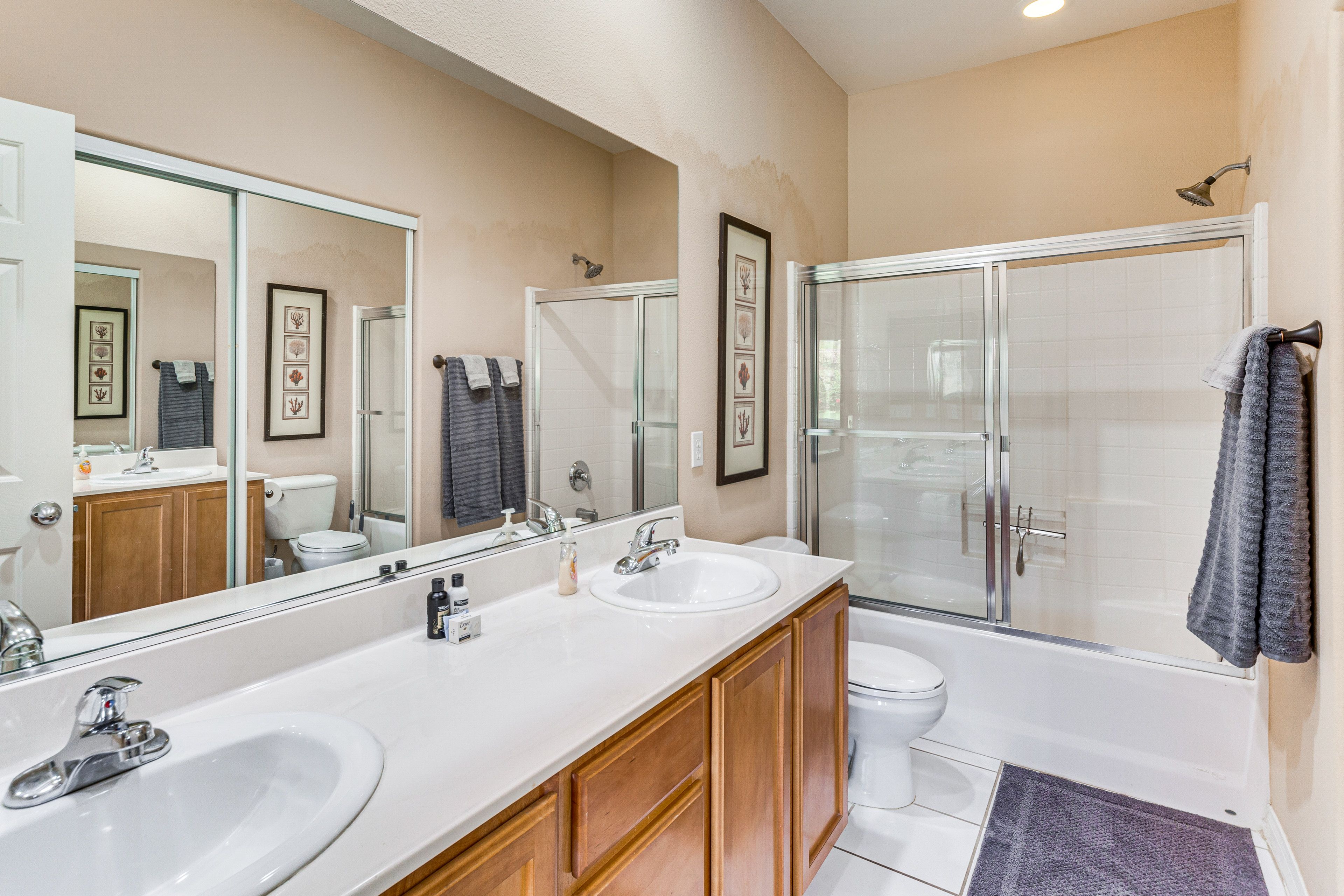 En-Suite Bathroom | Towels Provided
