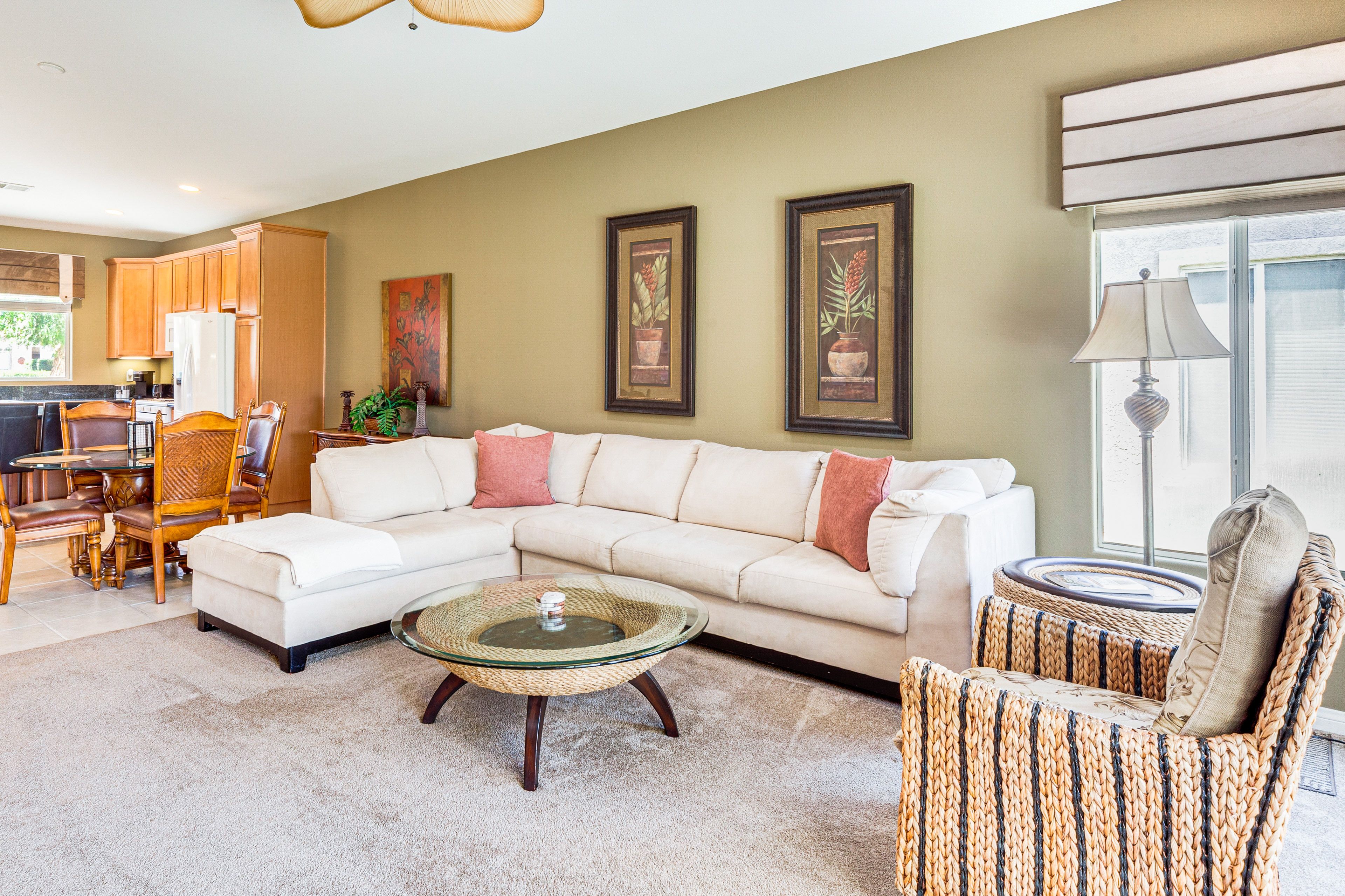 Living Room | Smart TV | Free WiFi | Central Heating & A/C