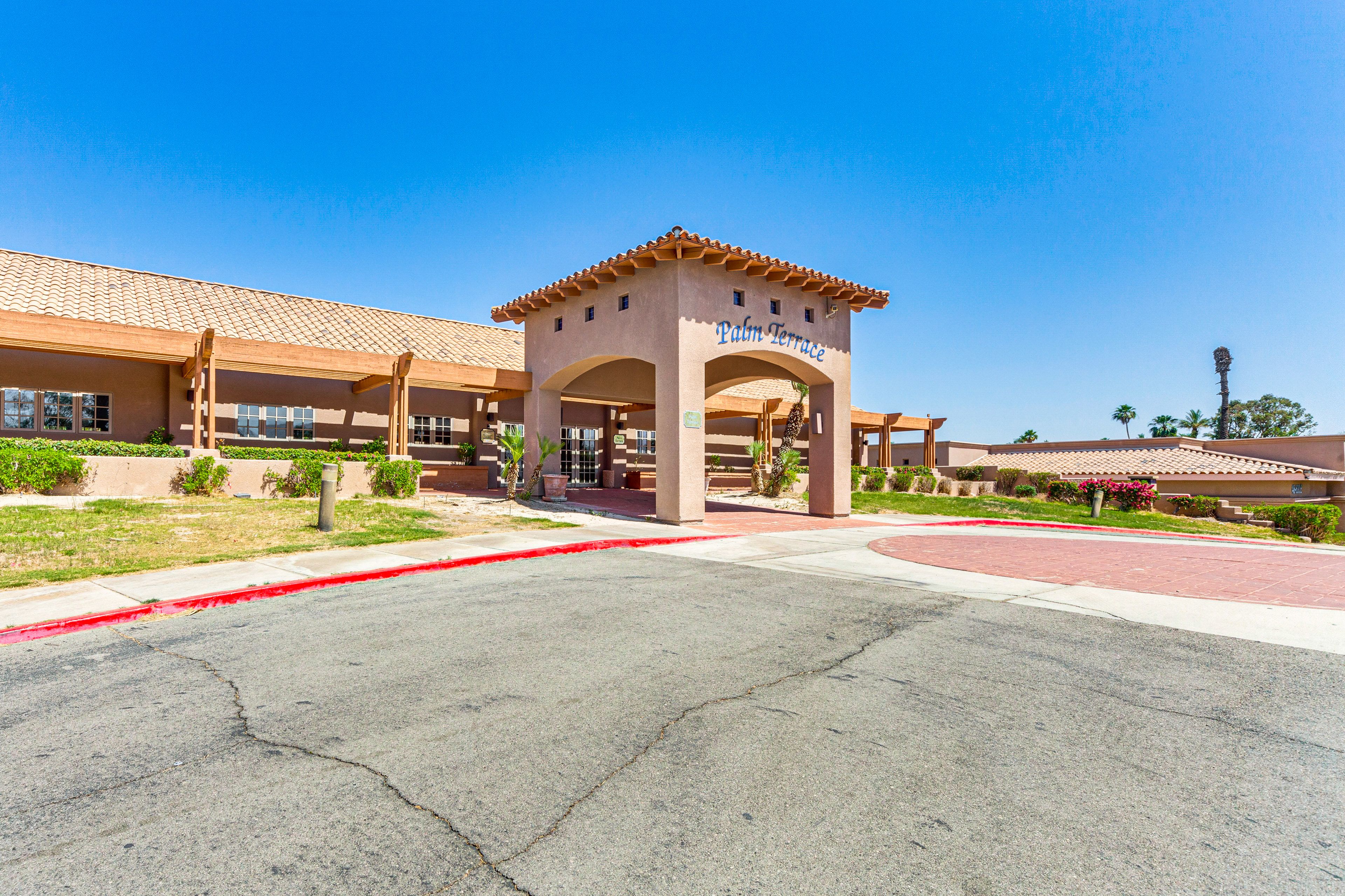 Clubhouse w/ Restaurant