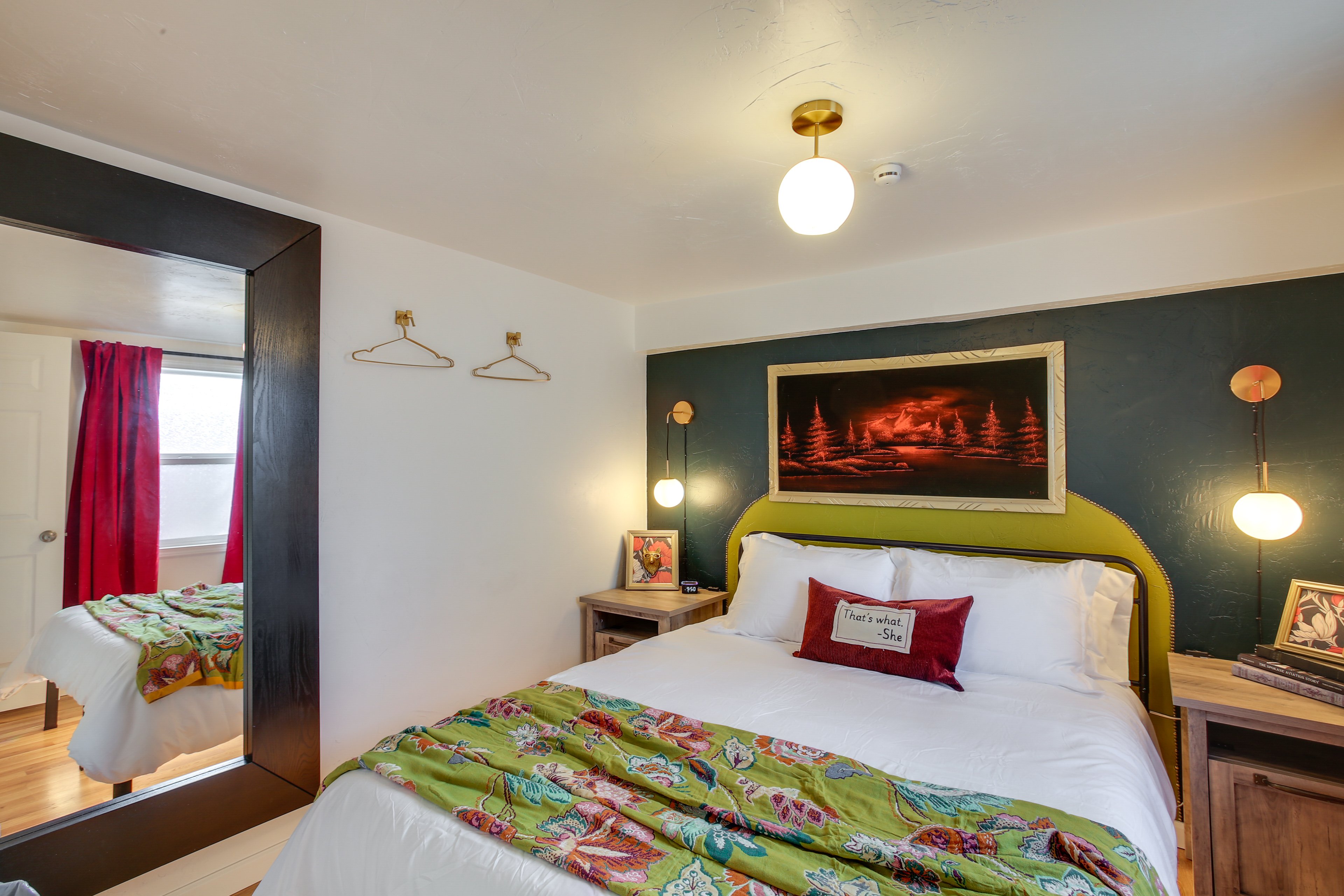 Bedroom | Queen Bed