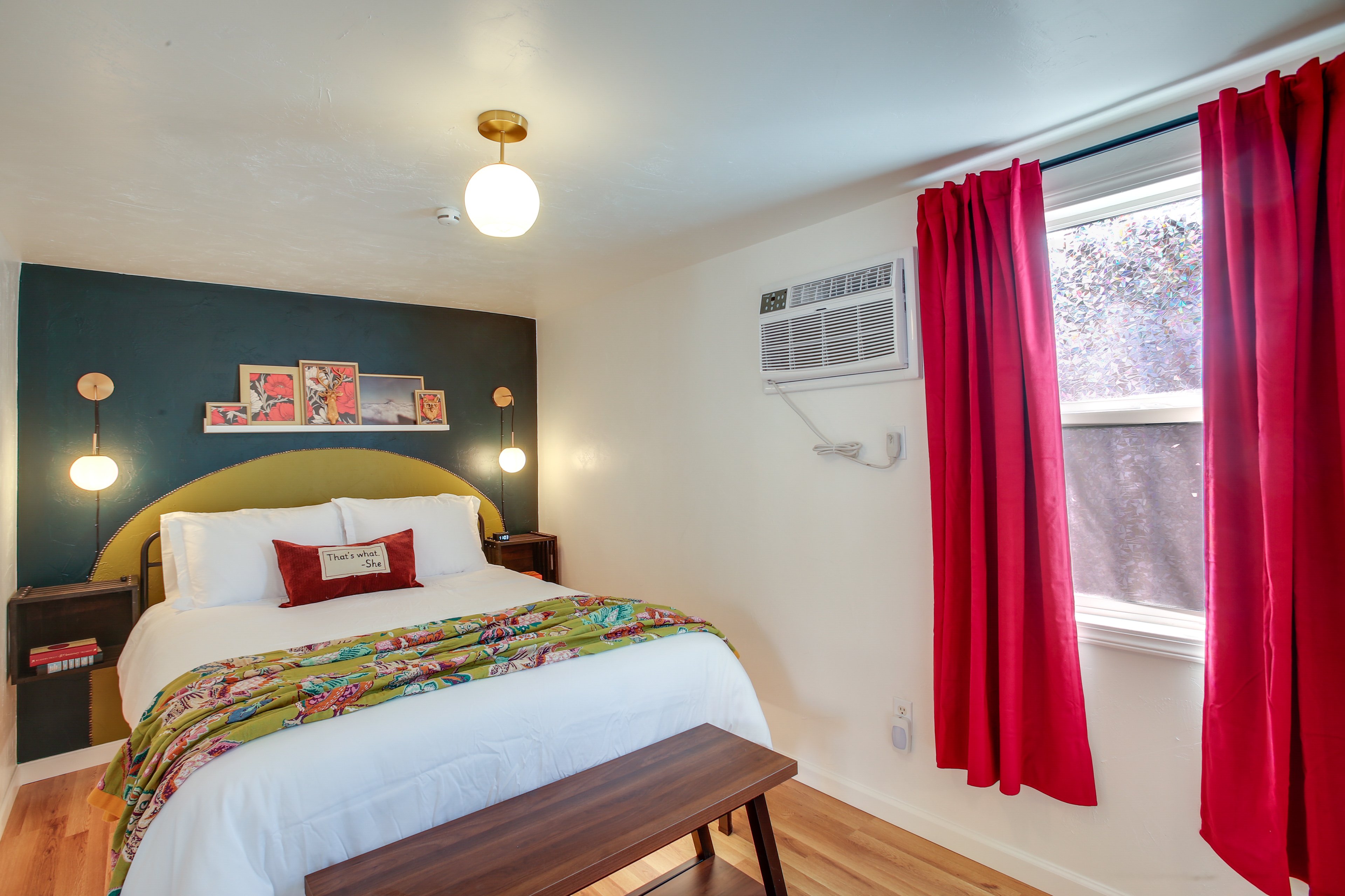 Bedroom | Queen Bed