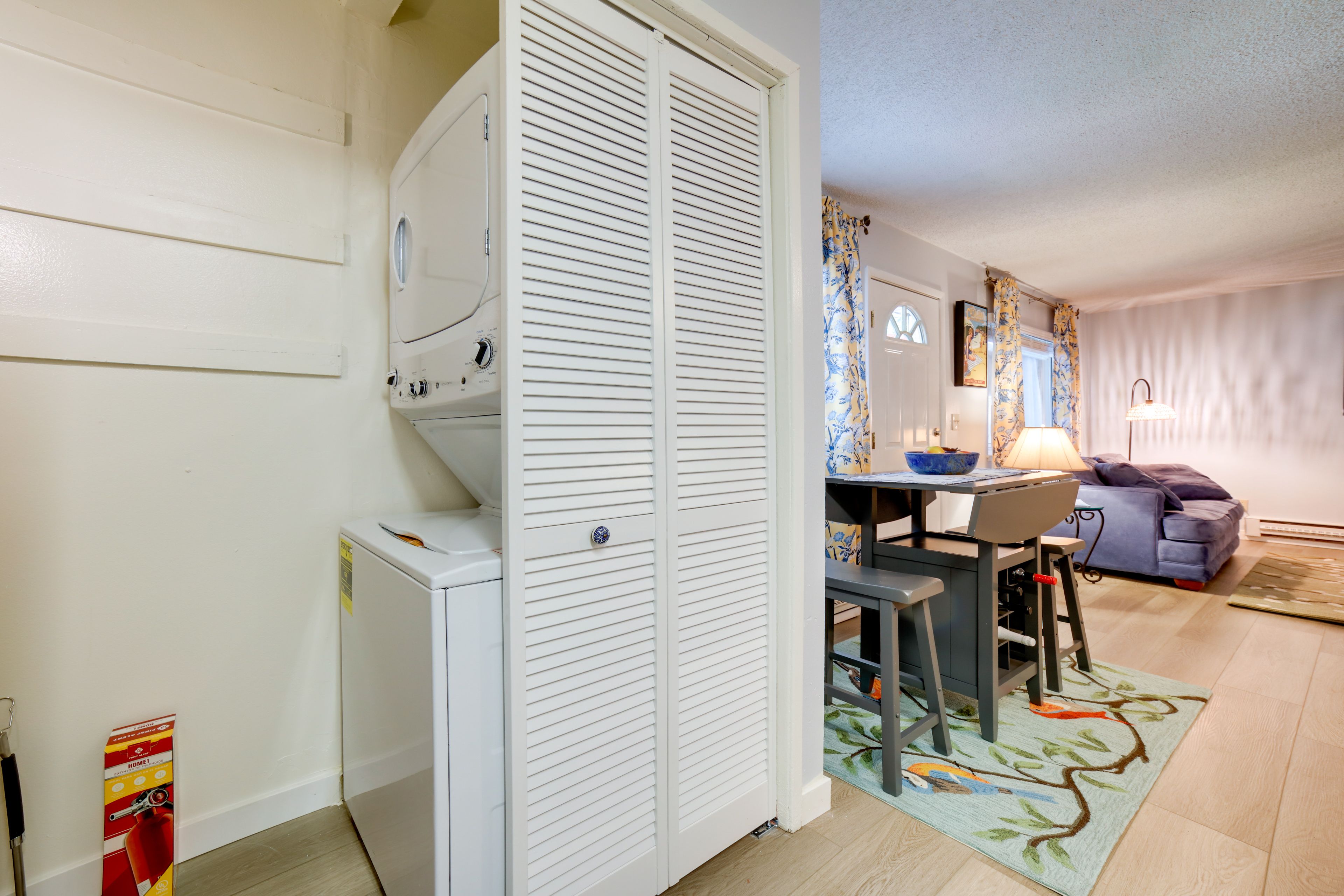 Laundry Closet | Washer & Dryer