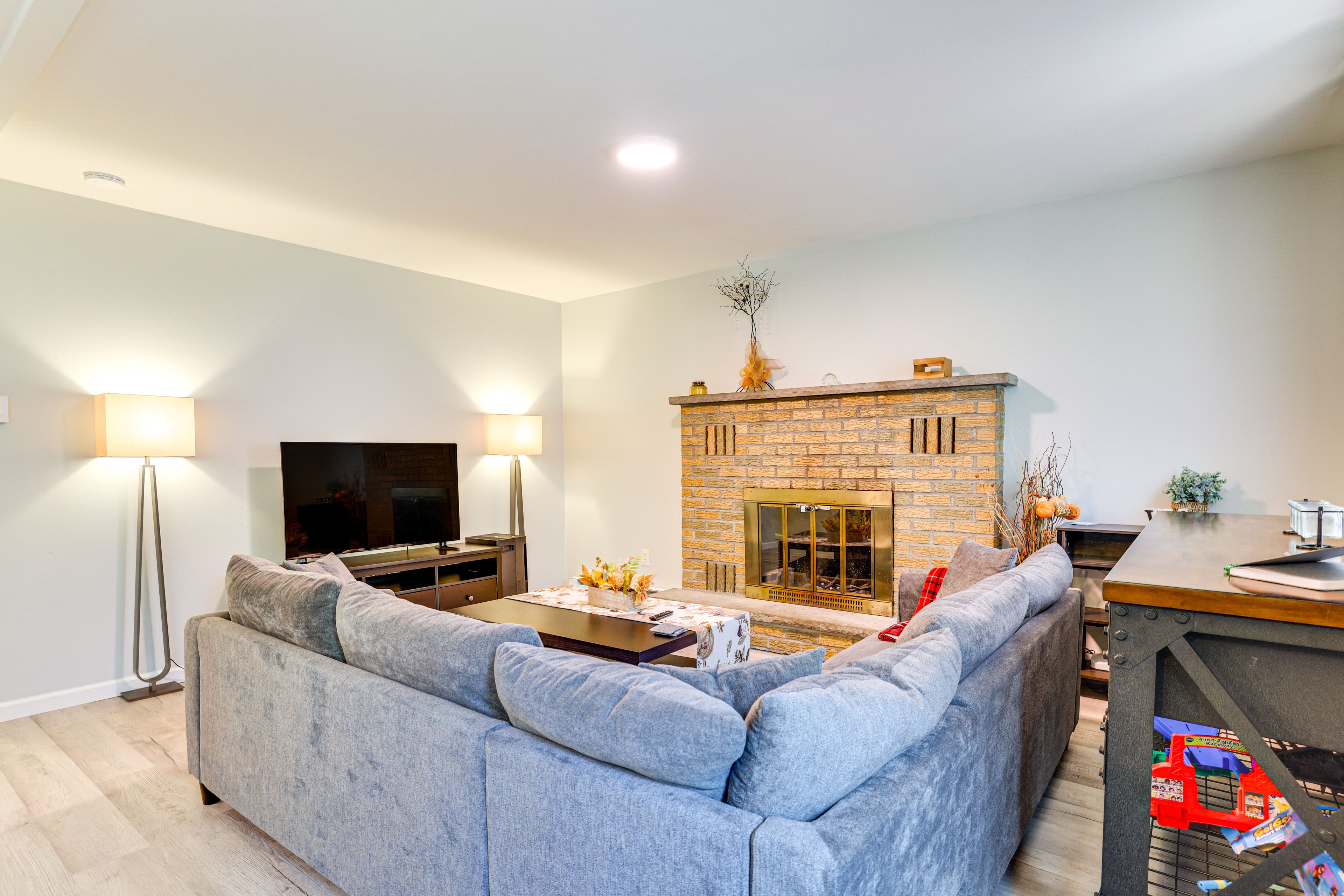 Living Room | Central Heating | Free WiFi | Single-Story Home