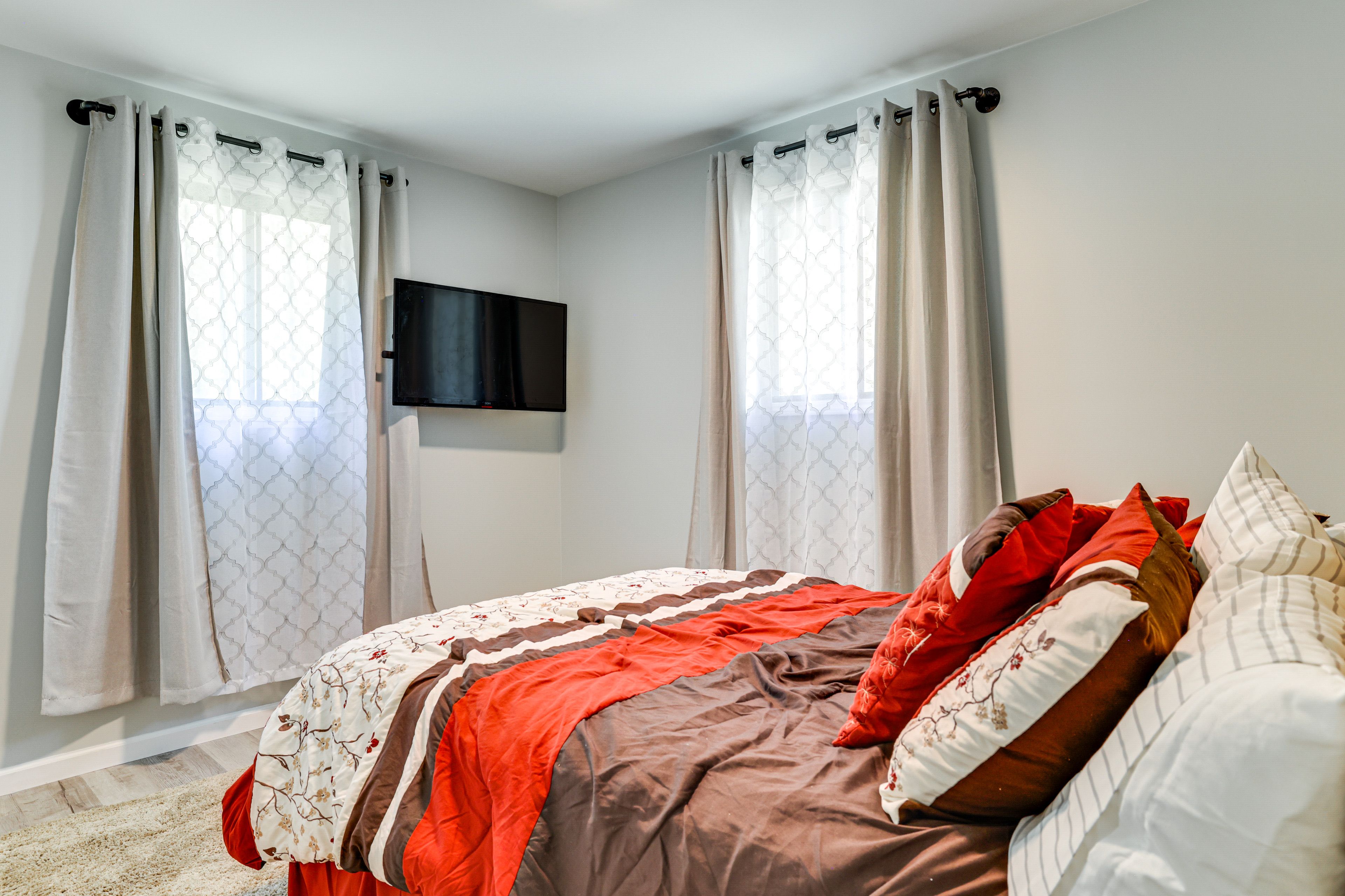 Bedroom 1 | Queen Bed