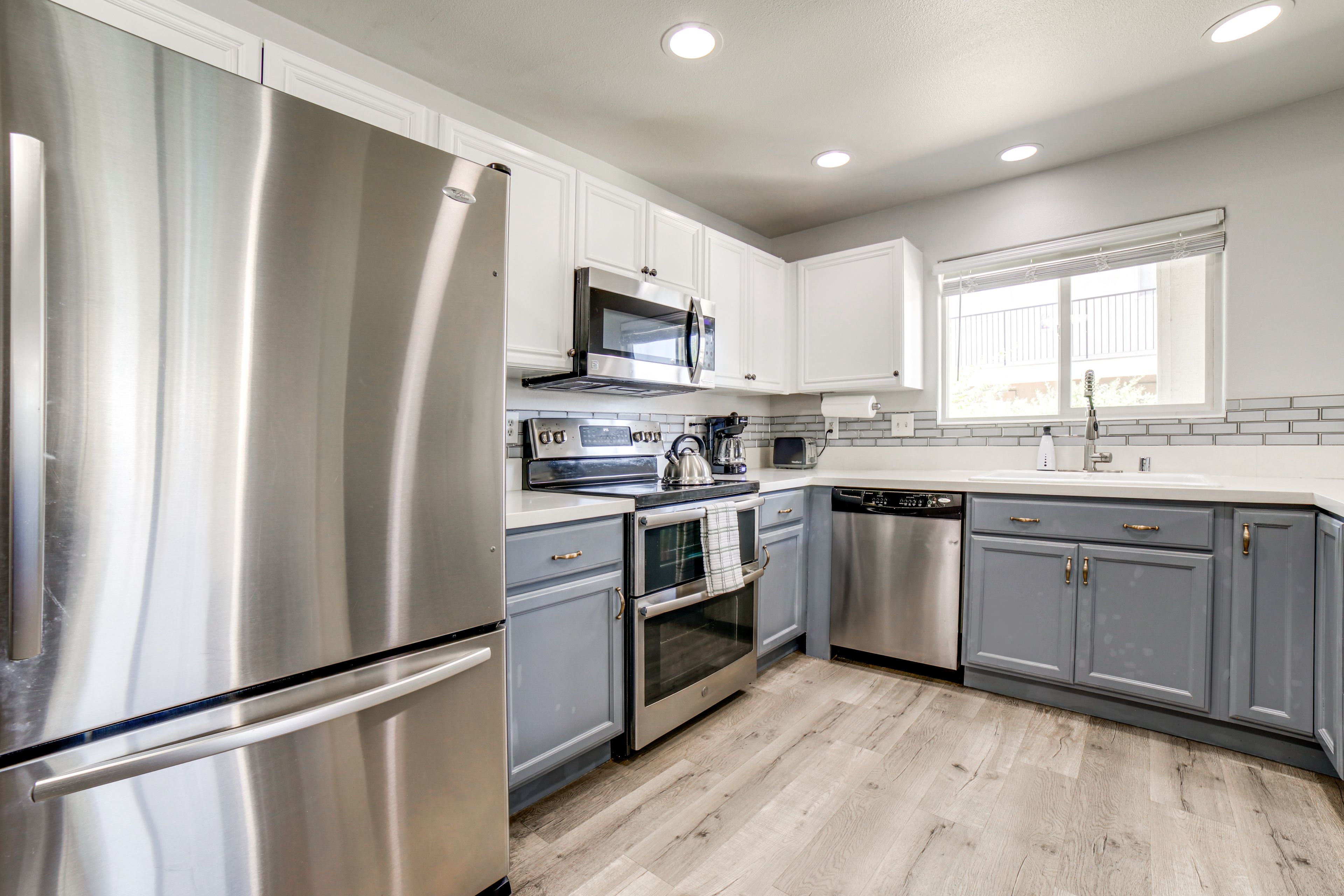 Kitchen | Free WiFi | Single-Story Unit