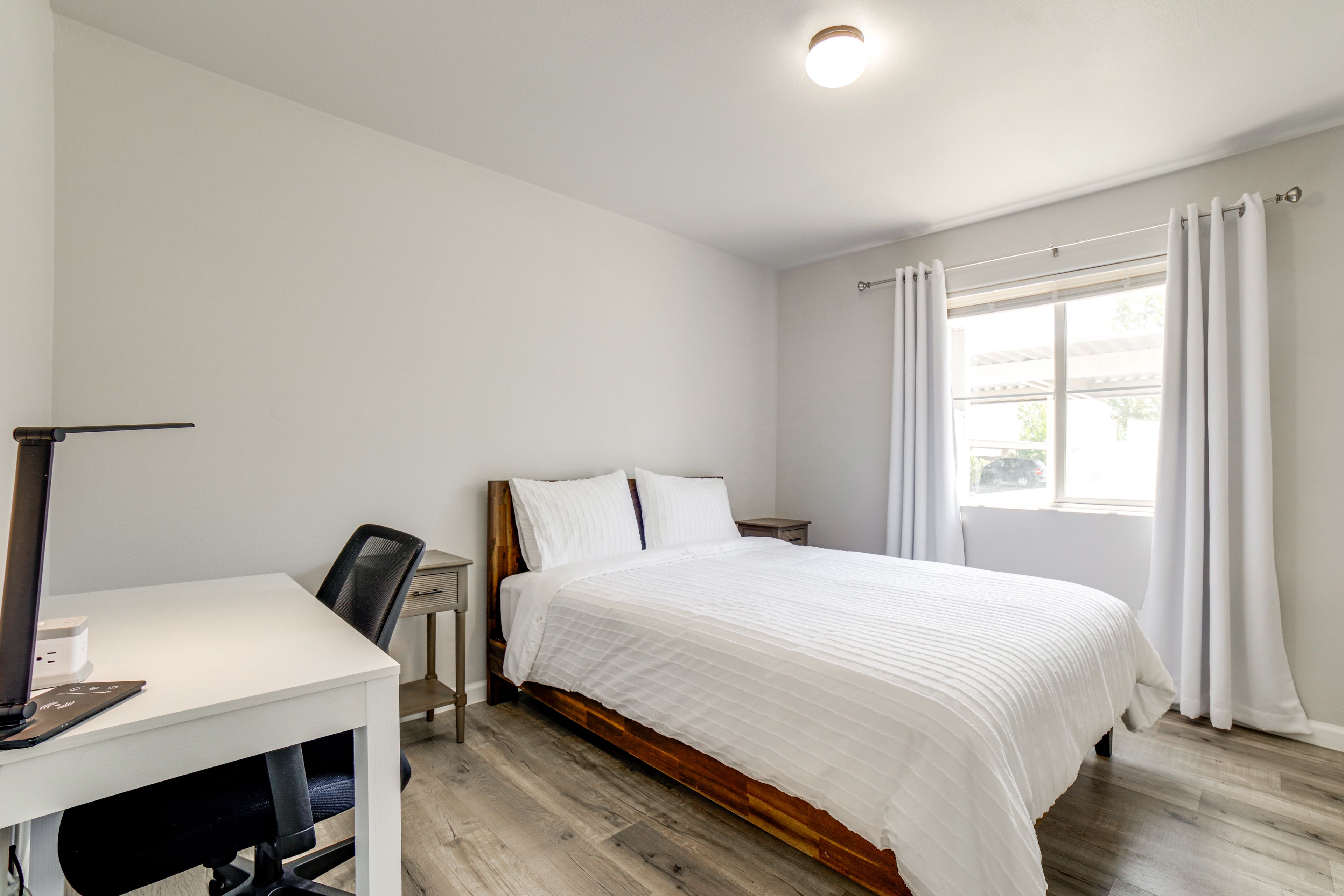 Bedroom 2 | Queen Bed | Workspace
