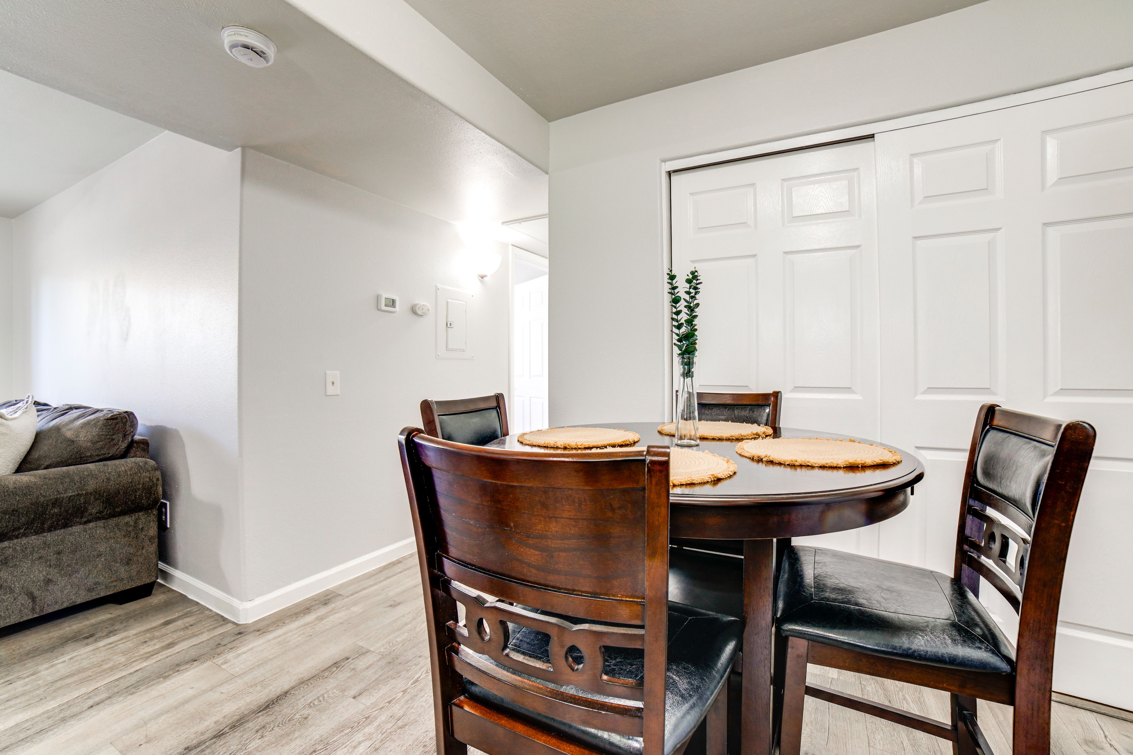 Dining Area | Dishware/Flatware Provided