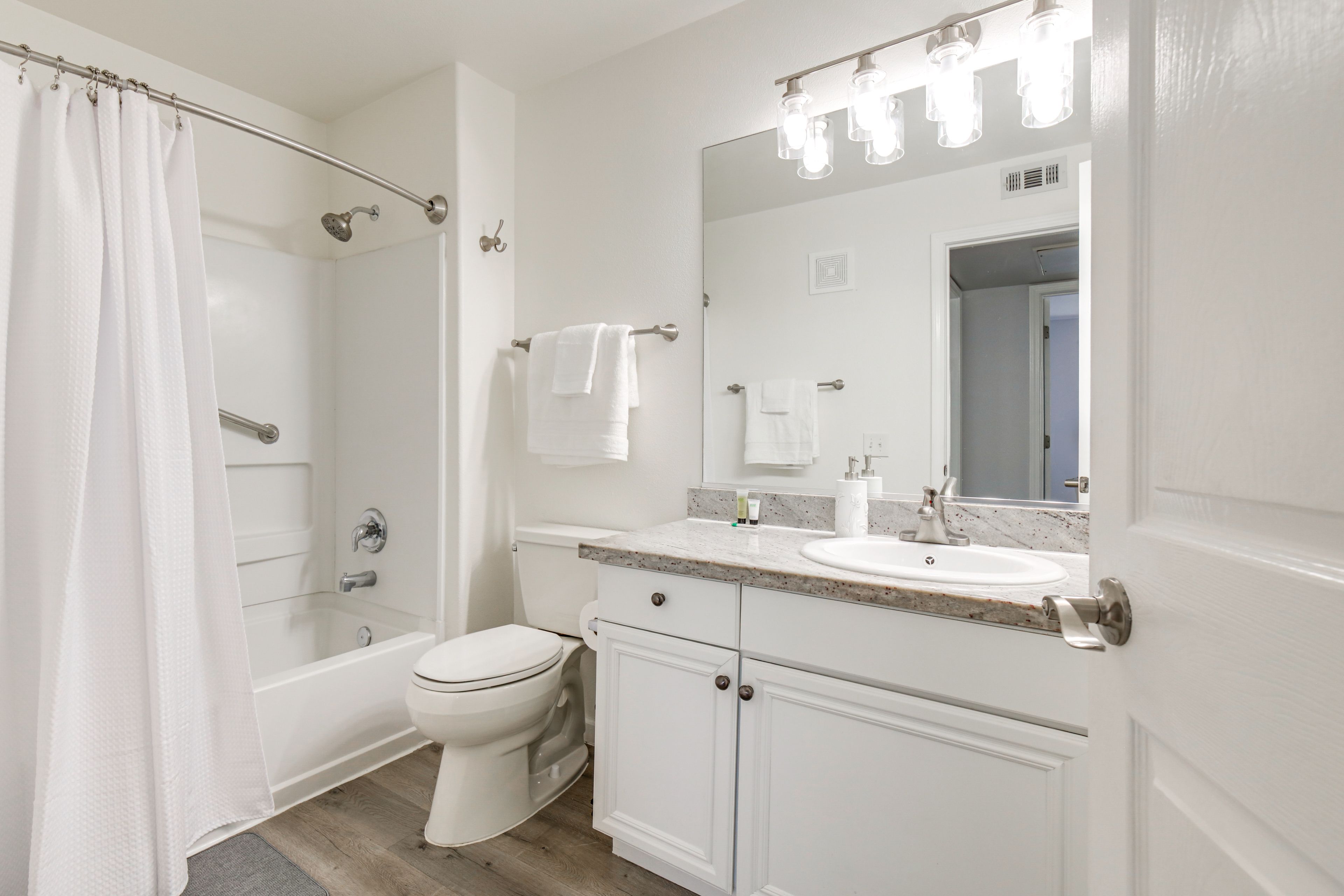 Full Bathroom | Towels & Linens Provided