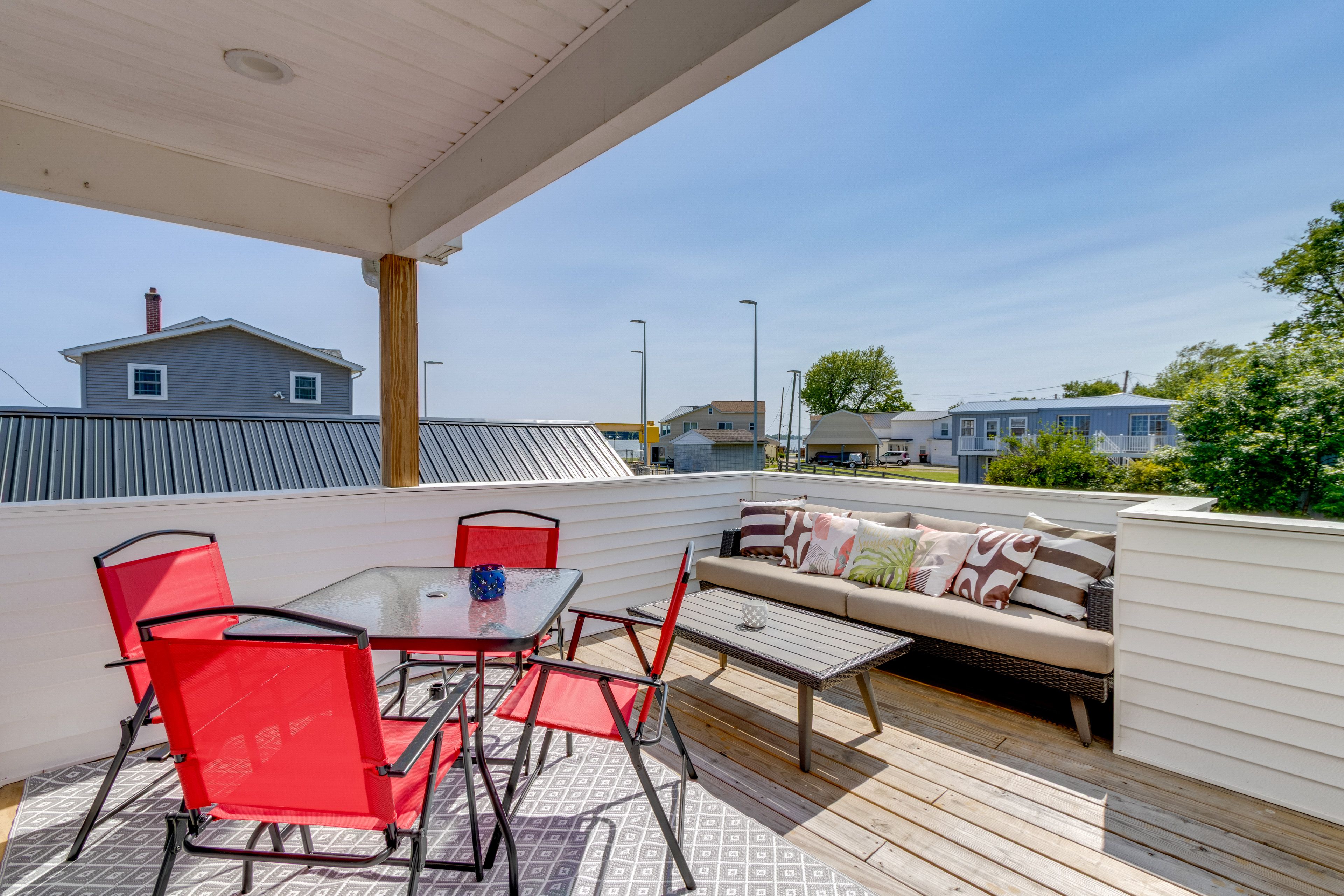 Upper Balcony | Outdoor Dining Area | 2nd Floor