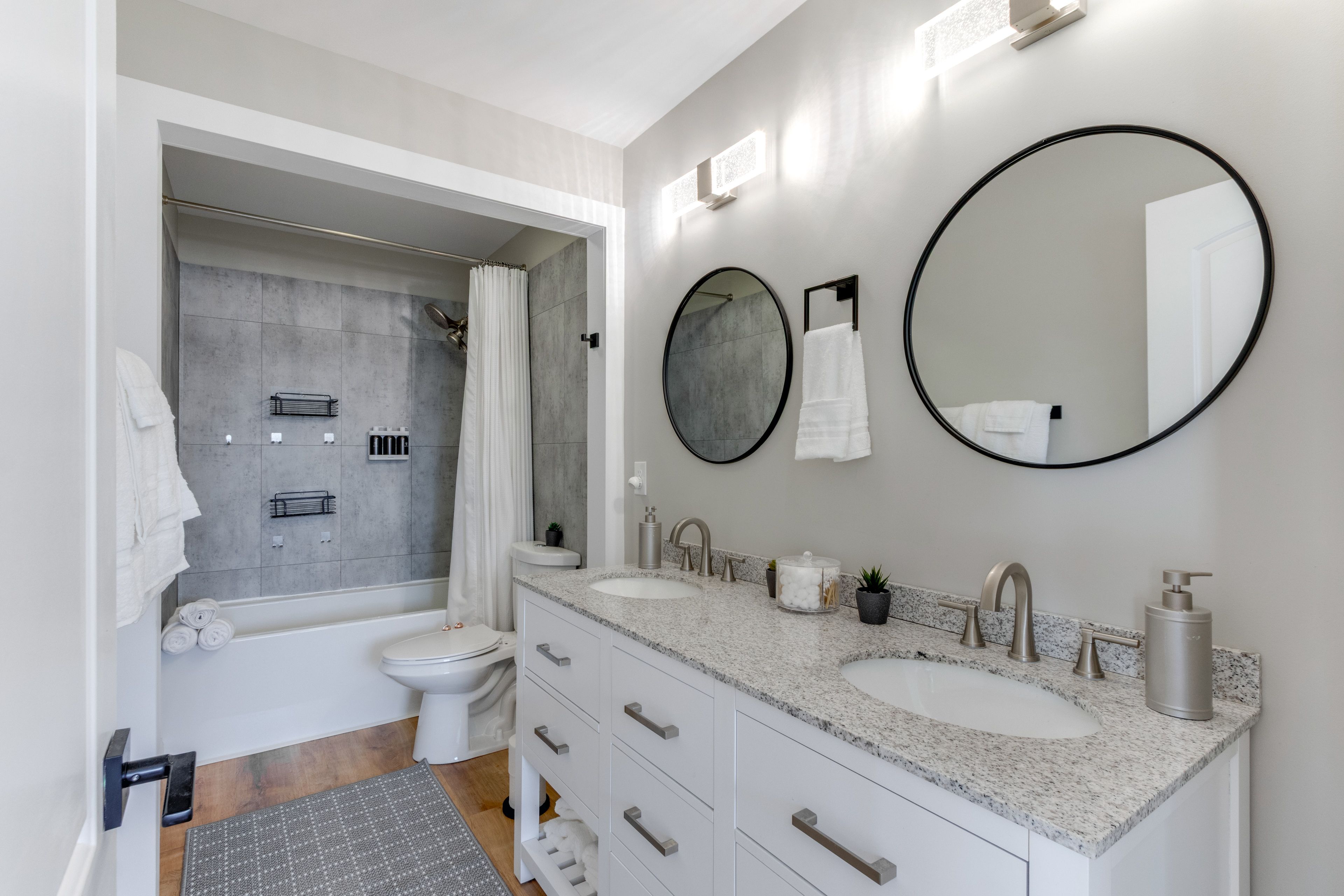 Bathroom | 2nd Floor