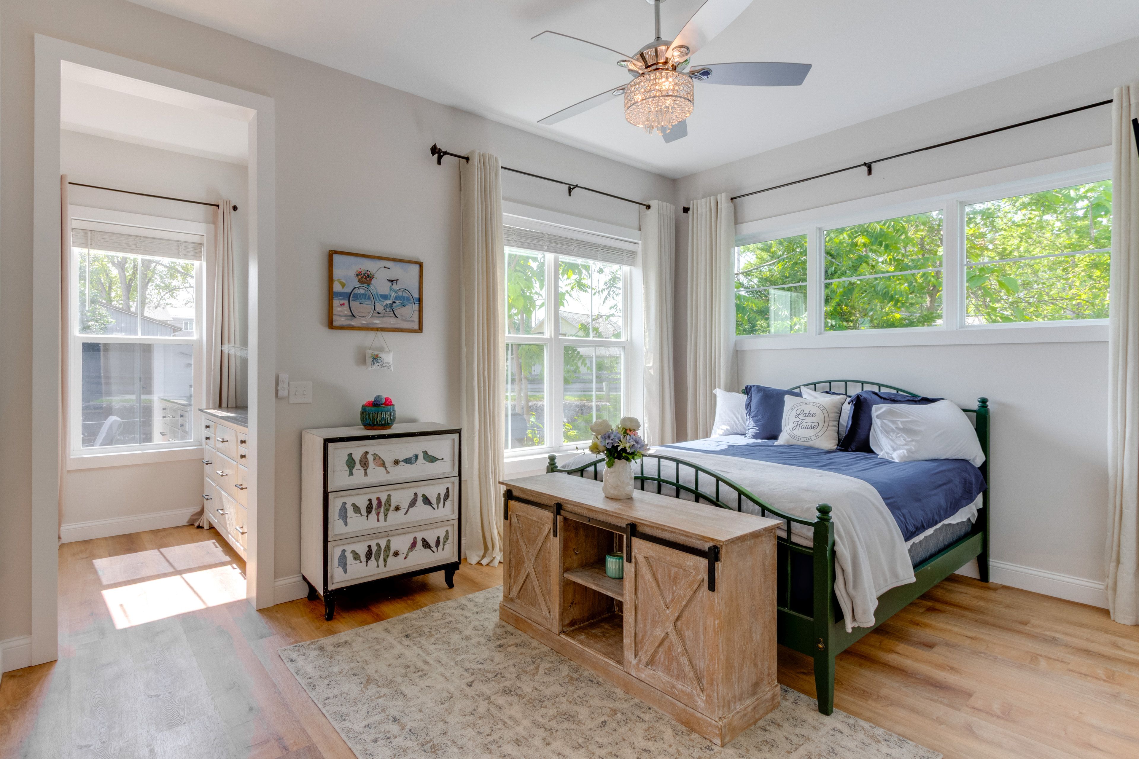 Bedroom 1 | Queen Bed | 1st Floor
